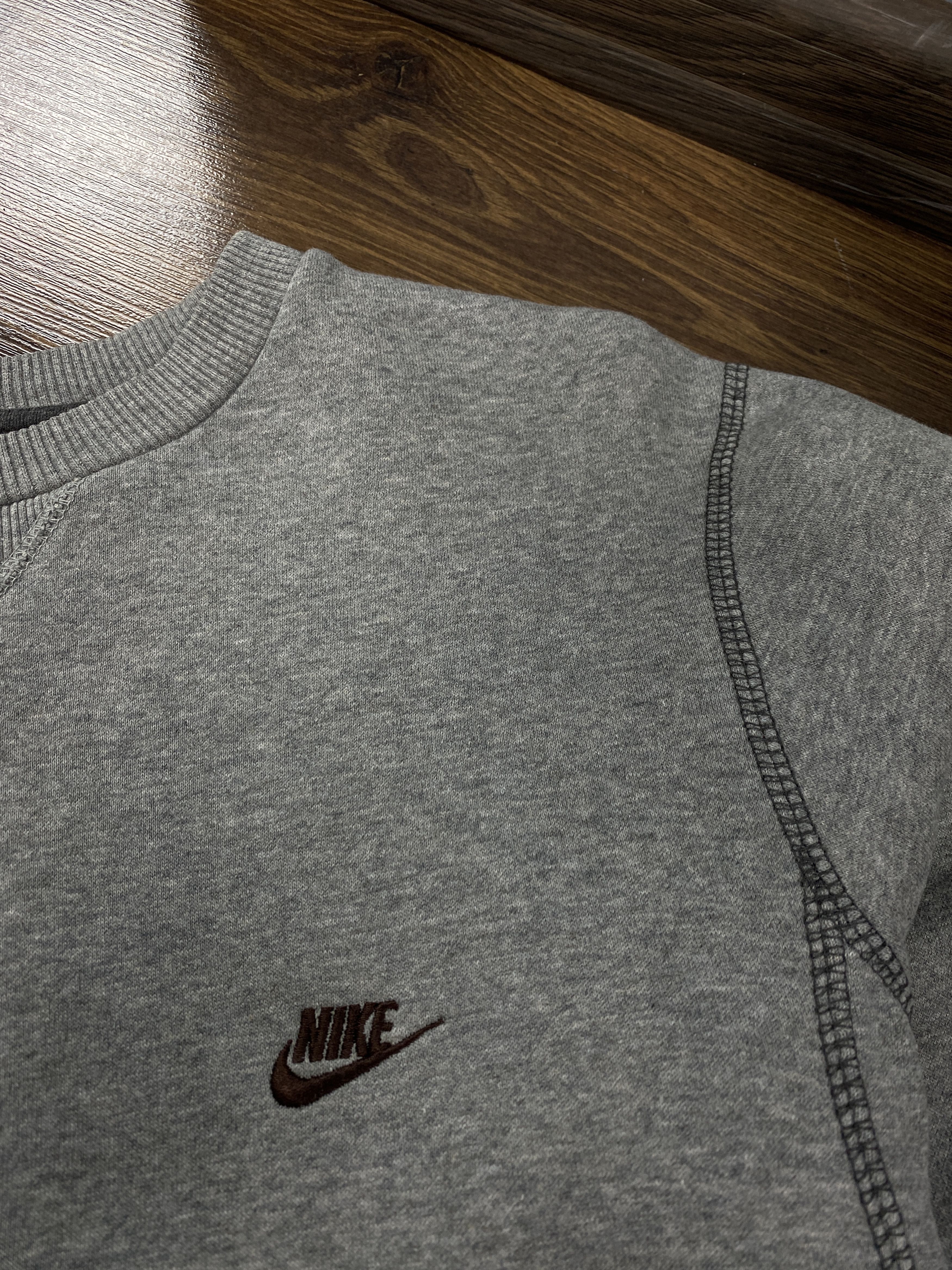 Nike Nike Mens Mini Swoosh Crew Neck Sweatshirt Size US S / EU 44-46 / 1 - 3 Thumbnail