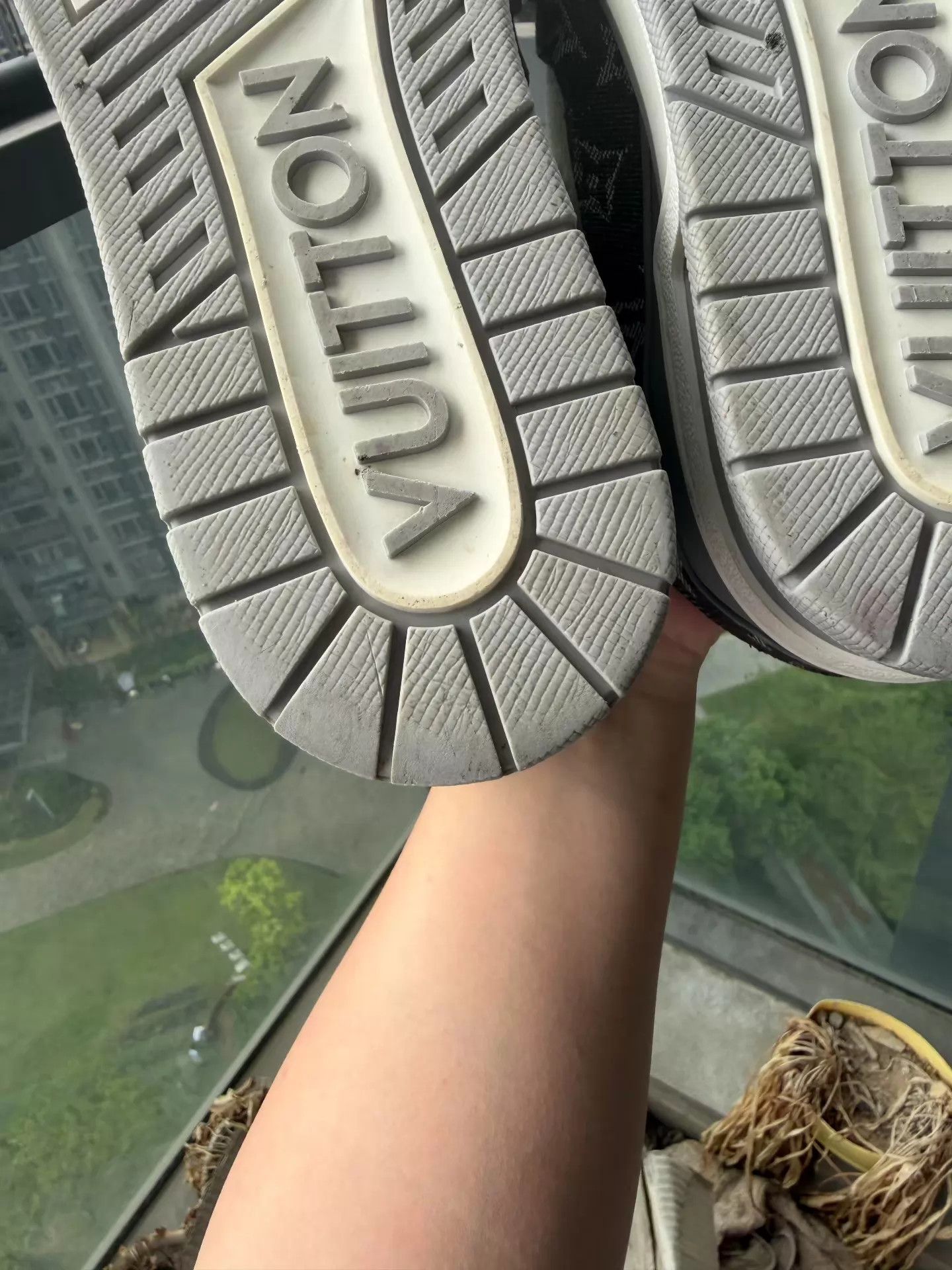 Louis Vuitton Louis Vuitton Gray/White Denim Trainer 98 New 43 Size US 10 / EU 43 - 8 Thumbnail