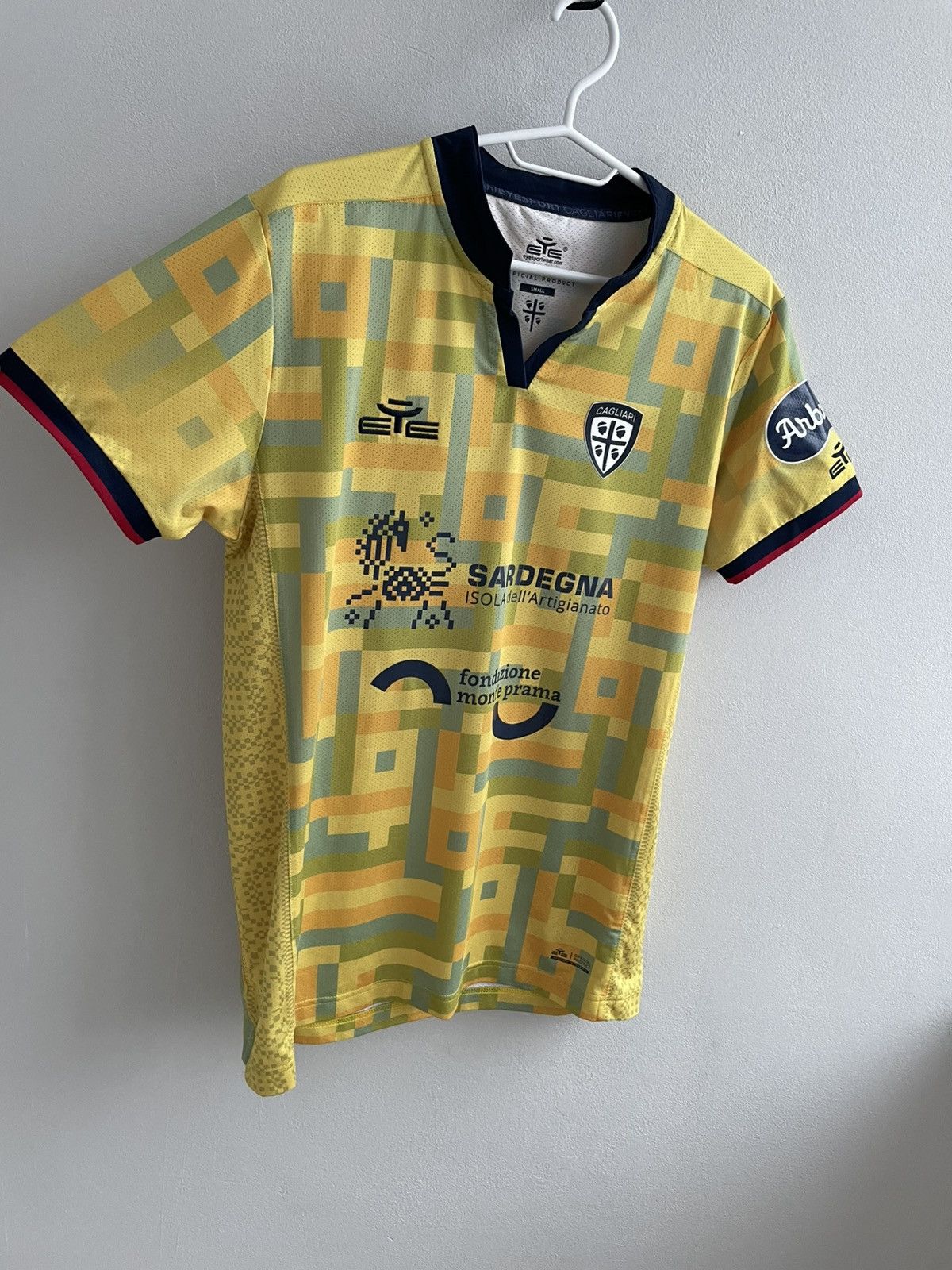 Vintage Cagliari Calcio 2022 2023 Third Football Soccer Jersey Shirt Size US S / EU 44-46 / 1 - 3 Thumbnail