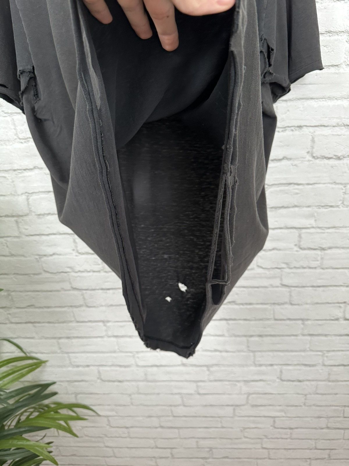 Vintage (XL) GRAIL THRASHED OUT Faded Black Vintage T Shirt Size US XL / EU 56 / 4 - 8 Thumbnail
