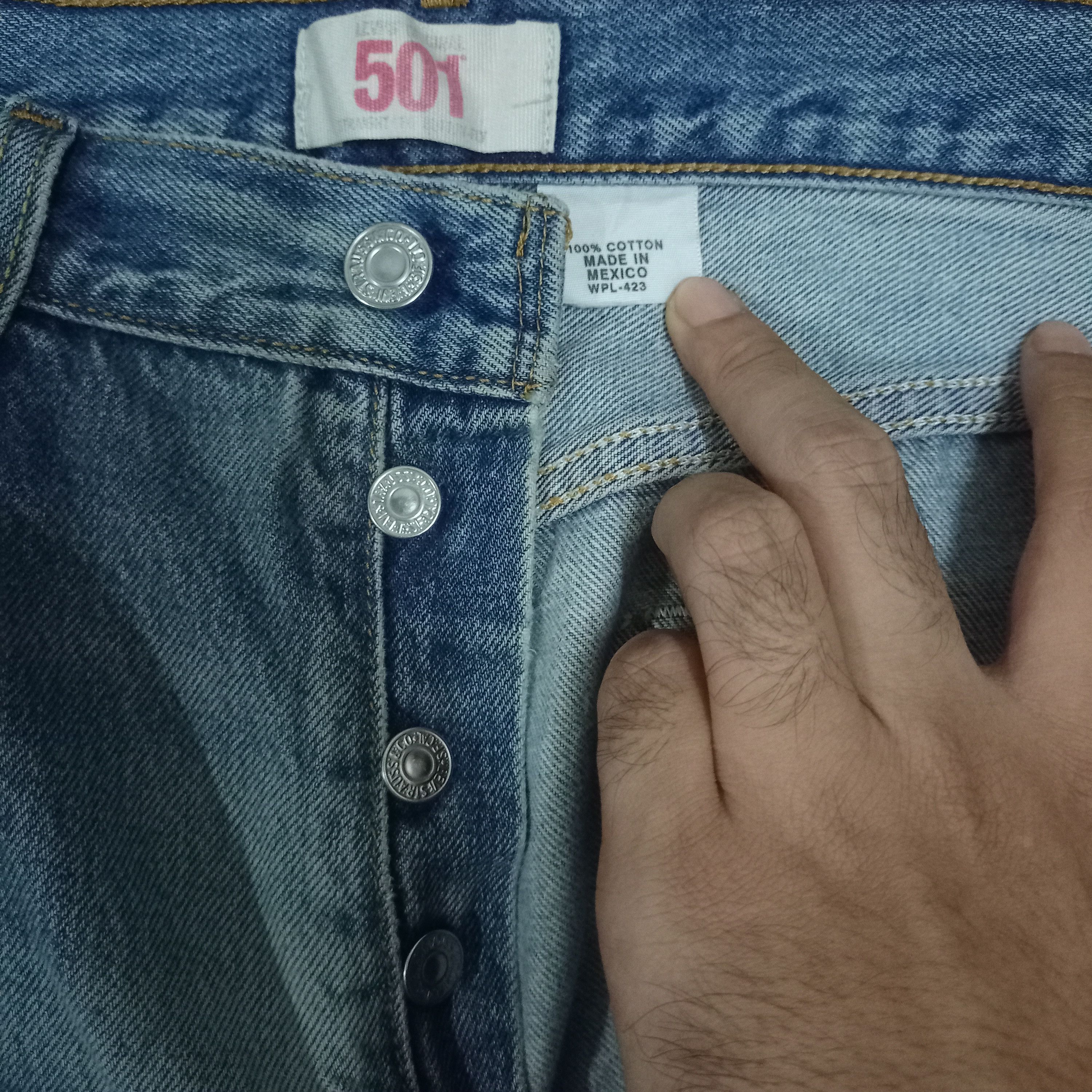 Levi's Vintage 90s Levis 501 Blue Wash Ripped Style Baggy Jeans Size US 32 / EU 48 - 3 Thumbnail