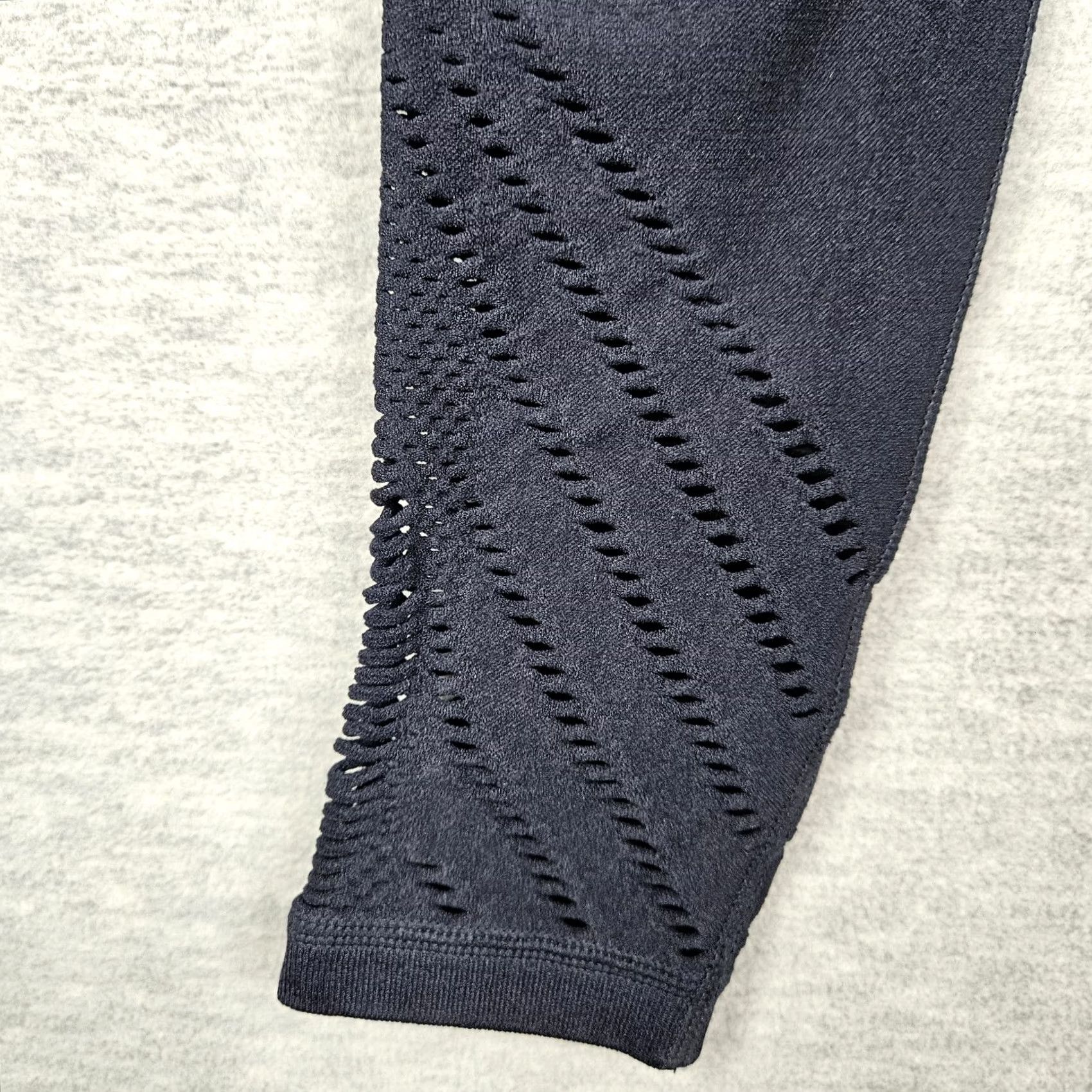 Vintage OYSHO NAVY Blue Seamless Gym Workout Legging Sz M Women’s Activewear Pants Slim Fit Regular H2O? Size 32" / US 10 / IT 46 - 7 Thumbnail