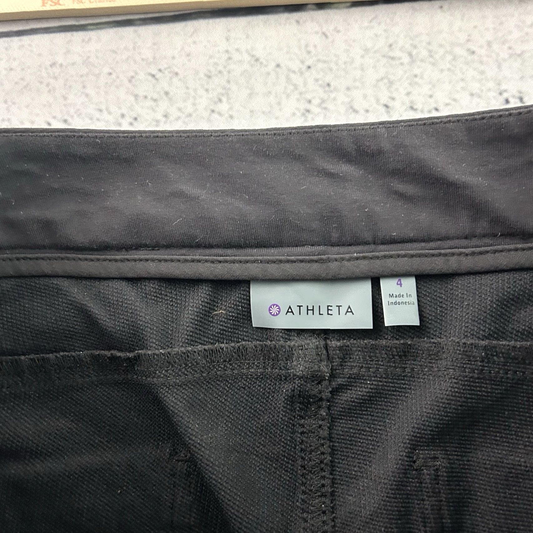 Athleta Athleta Trekkie Jogger Pants Zip Ankle Pockets Women's 4 Gray Jogger Pants Adult Women Sized 4 Gray Pockets Zip Ankle Trekkie Size 27" / US 4 / IT 40 - 4 Thumbnail