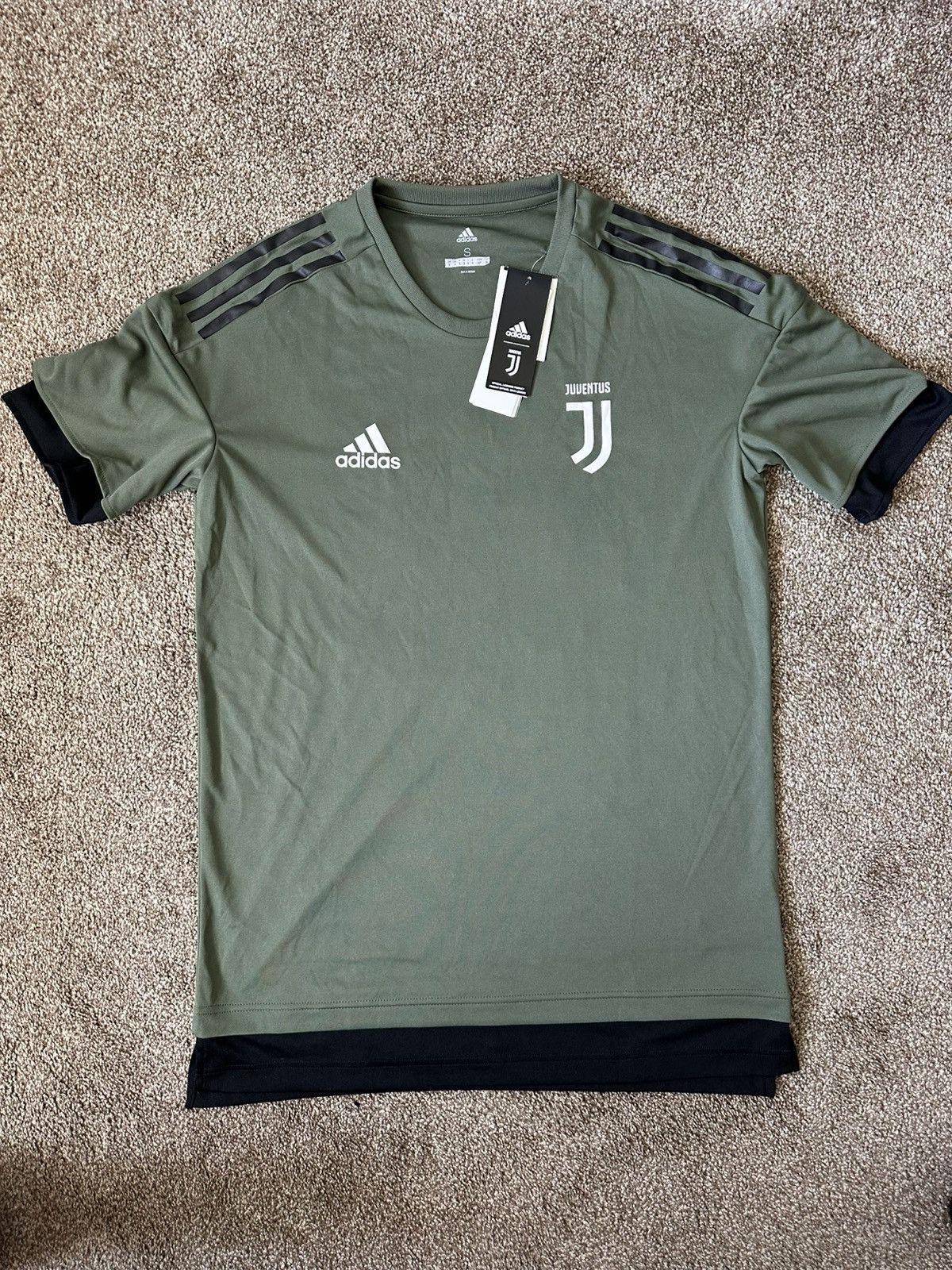 Adidas Adidas Juventus 17/18 UCL Training Jersey BNWT Size Small Size US S / EU 44-46 / 1 - 3 Thumbnail