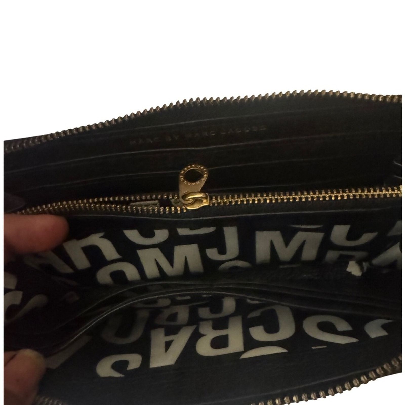 Marc by Marc Jacobs Marc Jacobs Black Leather Zip Around Wallet & Textured Size ONE SIZE - 3 Thumbnail
