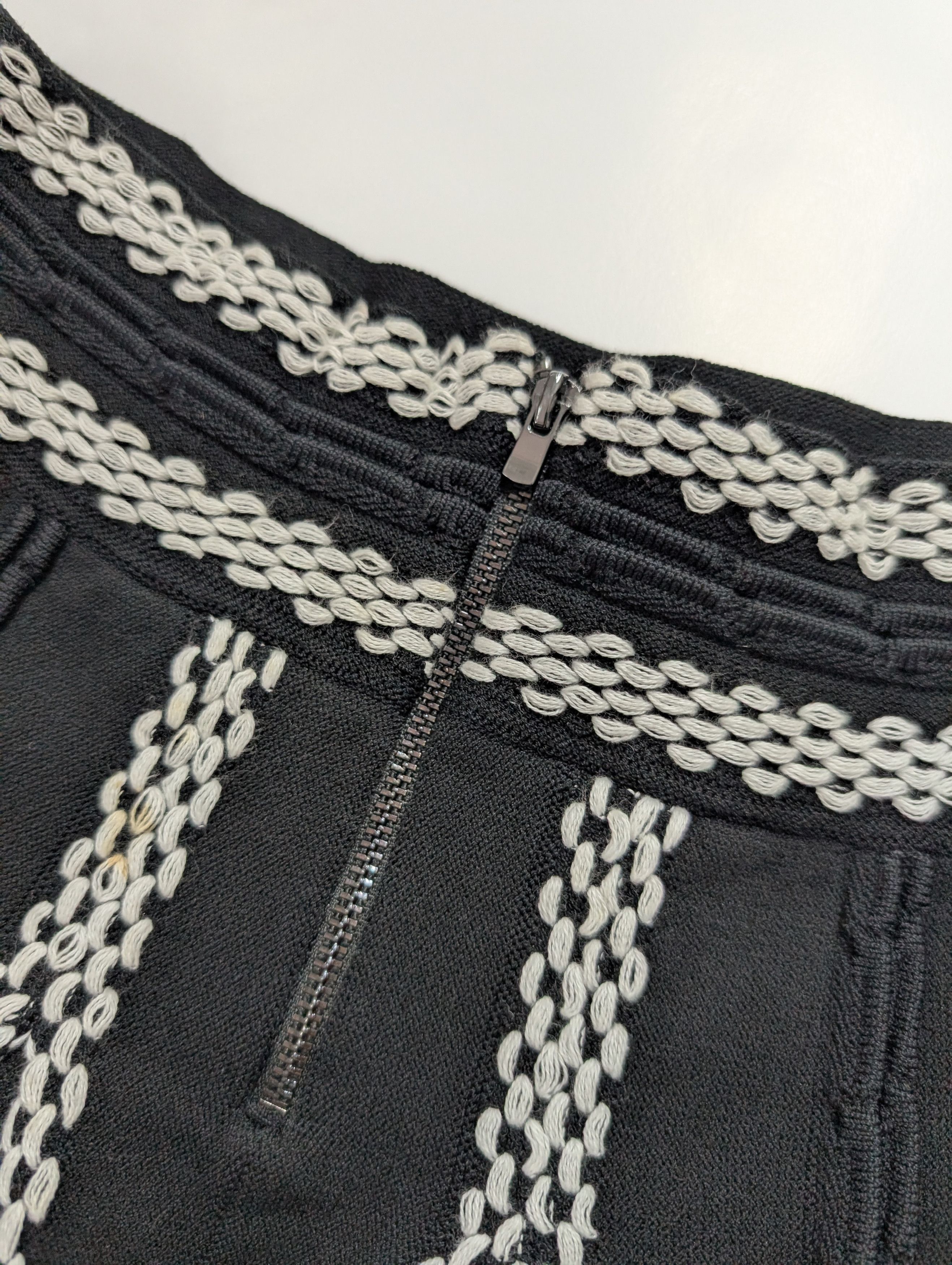 Maje Maje Black A-Line Skirt With White Embroidery Pattern Size 26" / US 2 / IT 38 - 4 Thumbnail