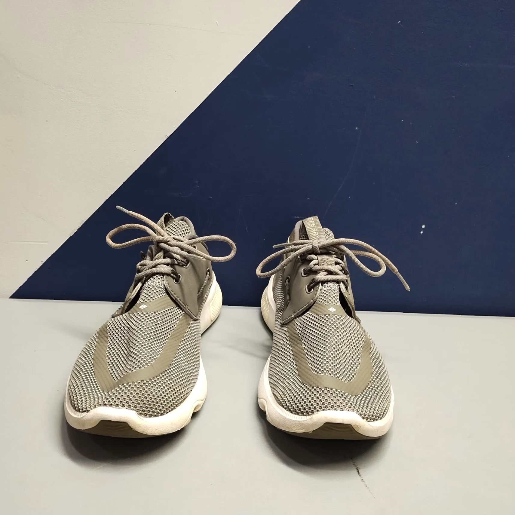 Sperry Sperry Athletic Sneakers Womens Size 10 Gray & White Fabric Round Toe STS98968 - Pre-owned Size US 10 / IT 40 - 2 Thumbnail