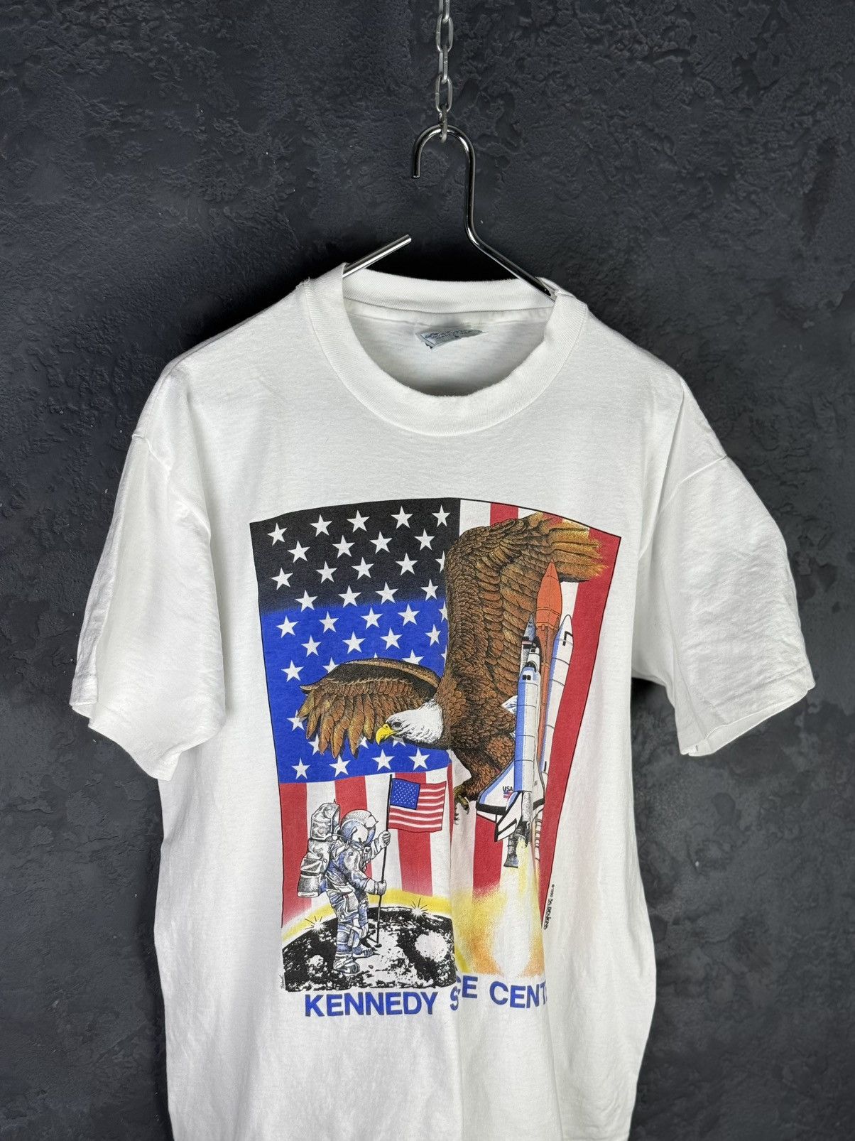 Vintage Vintage 1990 NASA Kennedy Space Center T-shirt Size US XL / EU 56 / 4 - 2 Thumbnail