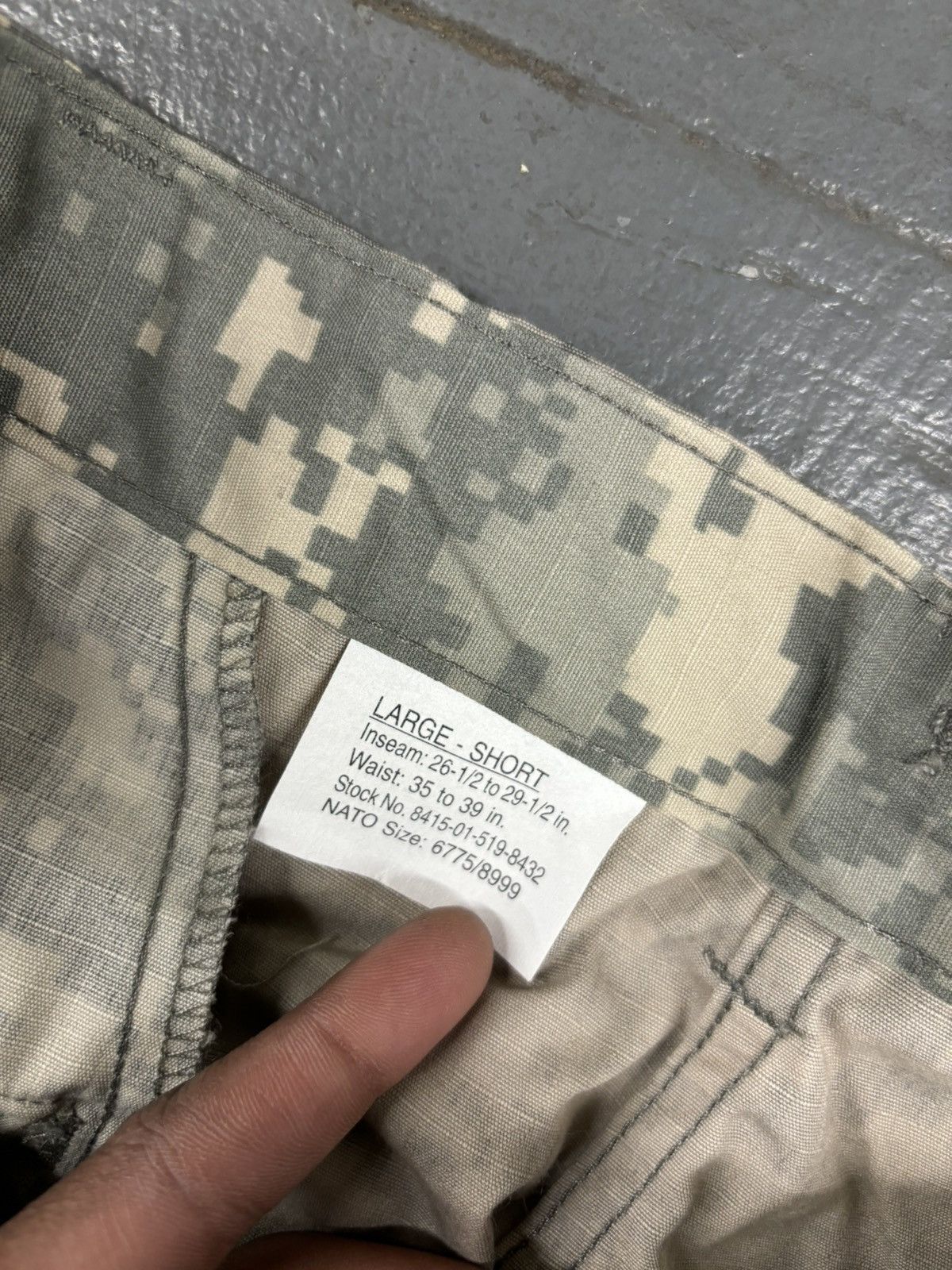 Vintage Vintage US military cargo baggy pants Size US 35 - 4 Thumbnail