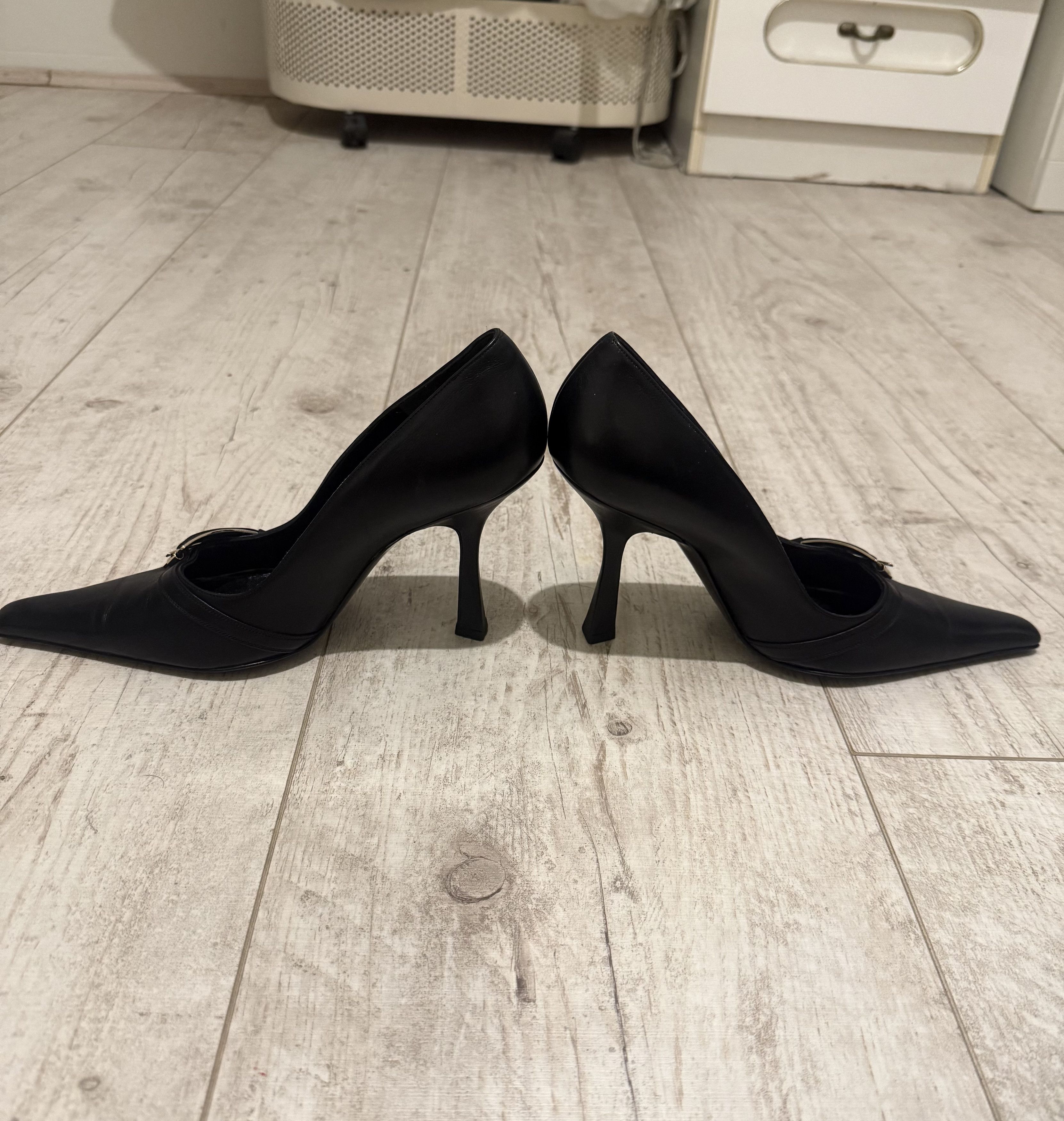 Versace Vintage Versace - Black Leather Pointed Heels 38.5 (8.5) Size US 8.5 / IT 38.5 - 5 Thumbnail