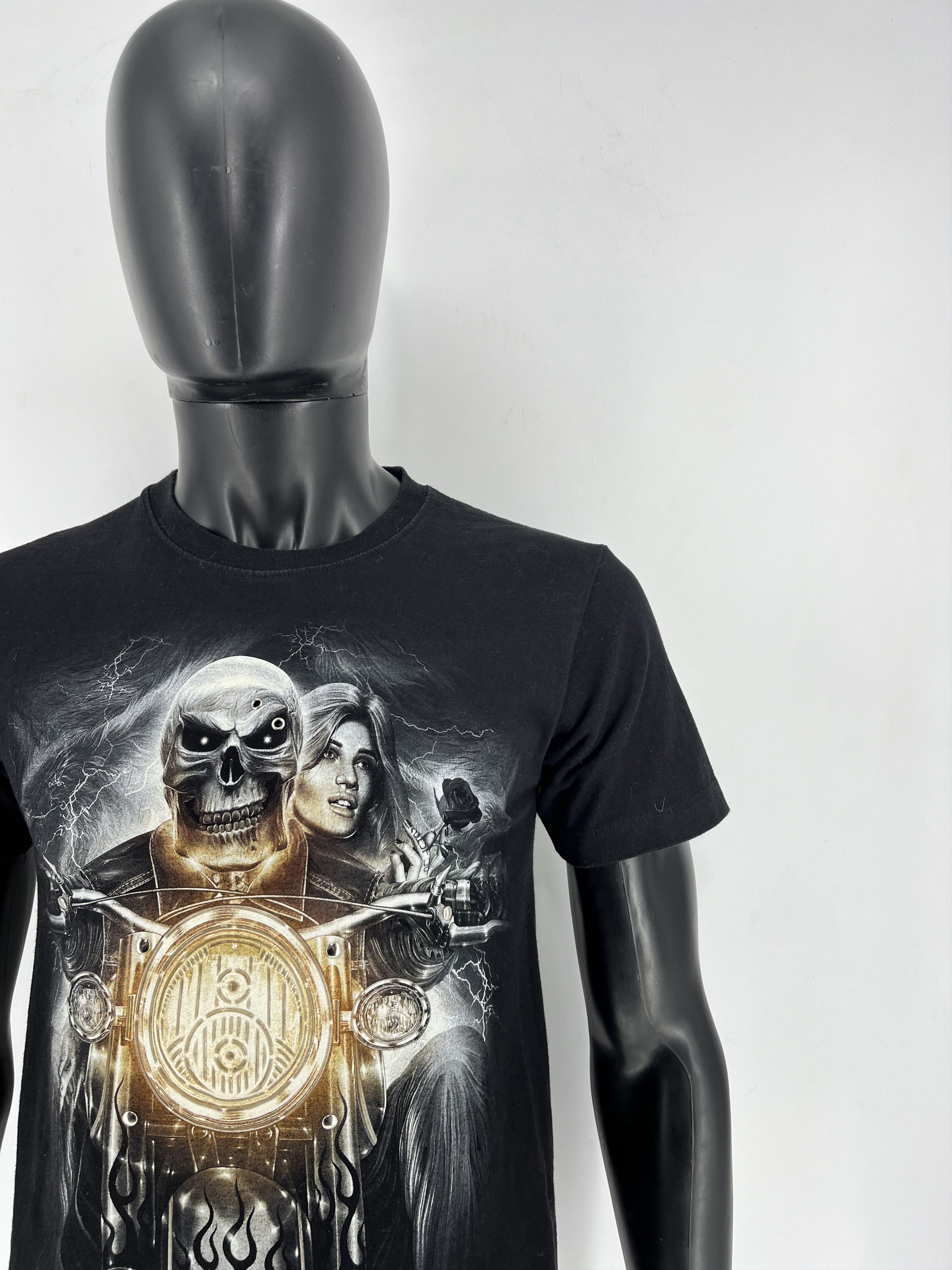 Vintage T-shirt Skeleton and a girl with a girl on a motorcycle Size US S / EU 44-46 / 1 - 8 Thumbnail