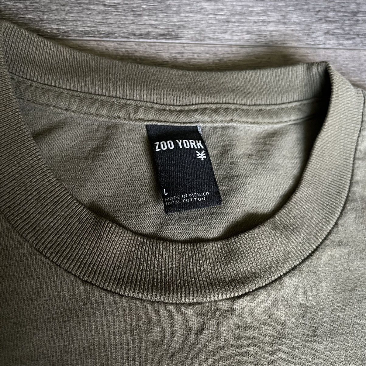 Zoo York Vintage 2000s Y2K Zoo York Skate Olive Green Washed Logo Tee Size US L / EU 52-54 / 3 - 4 Thumbnail