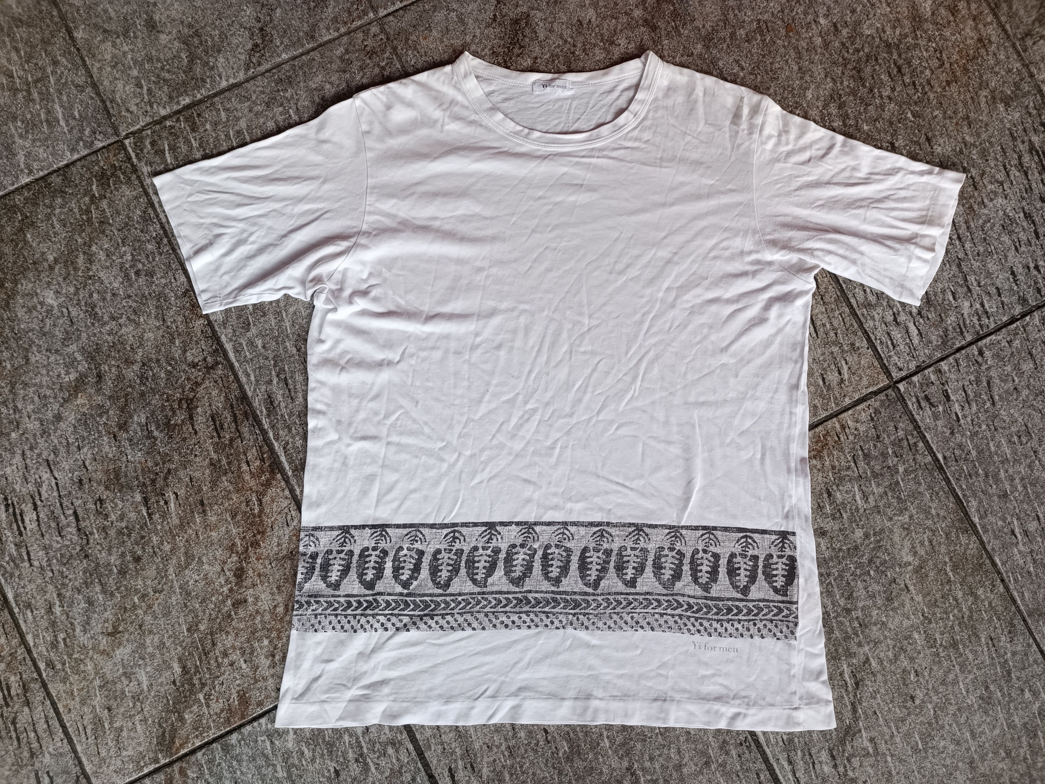 Yohji Yamamoto Vtg ​Y’s for Men Yohji Yamamoto Tribal Border Graphic Tee Size US L / EU 52-54 / 3 - 1 Thumbnail