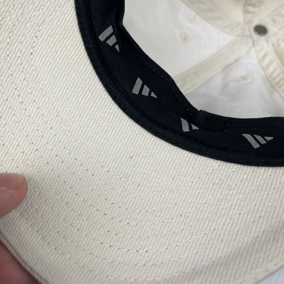 Vintage Vintage 2002 Adidas Embroidered Logo Hat Cap Made in Taiwan Size ONE SIZE - 14 Thumbnail