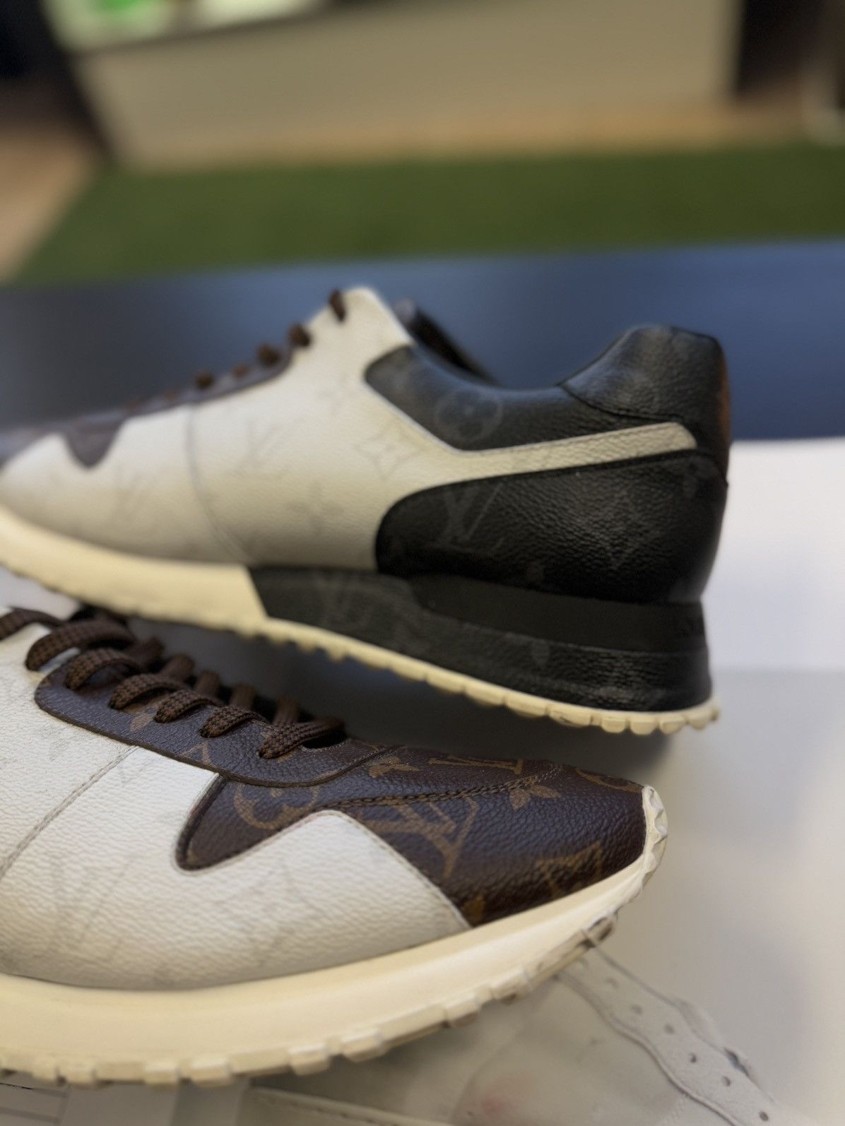 Louis Vuitton 9LV/10US - Louis Vuitton Runaway Trainer Monogram Size US 10 / EU 43 - 4 Thumbnail