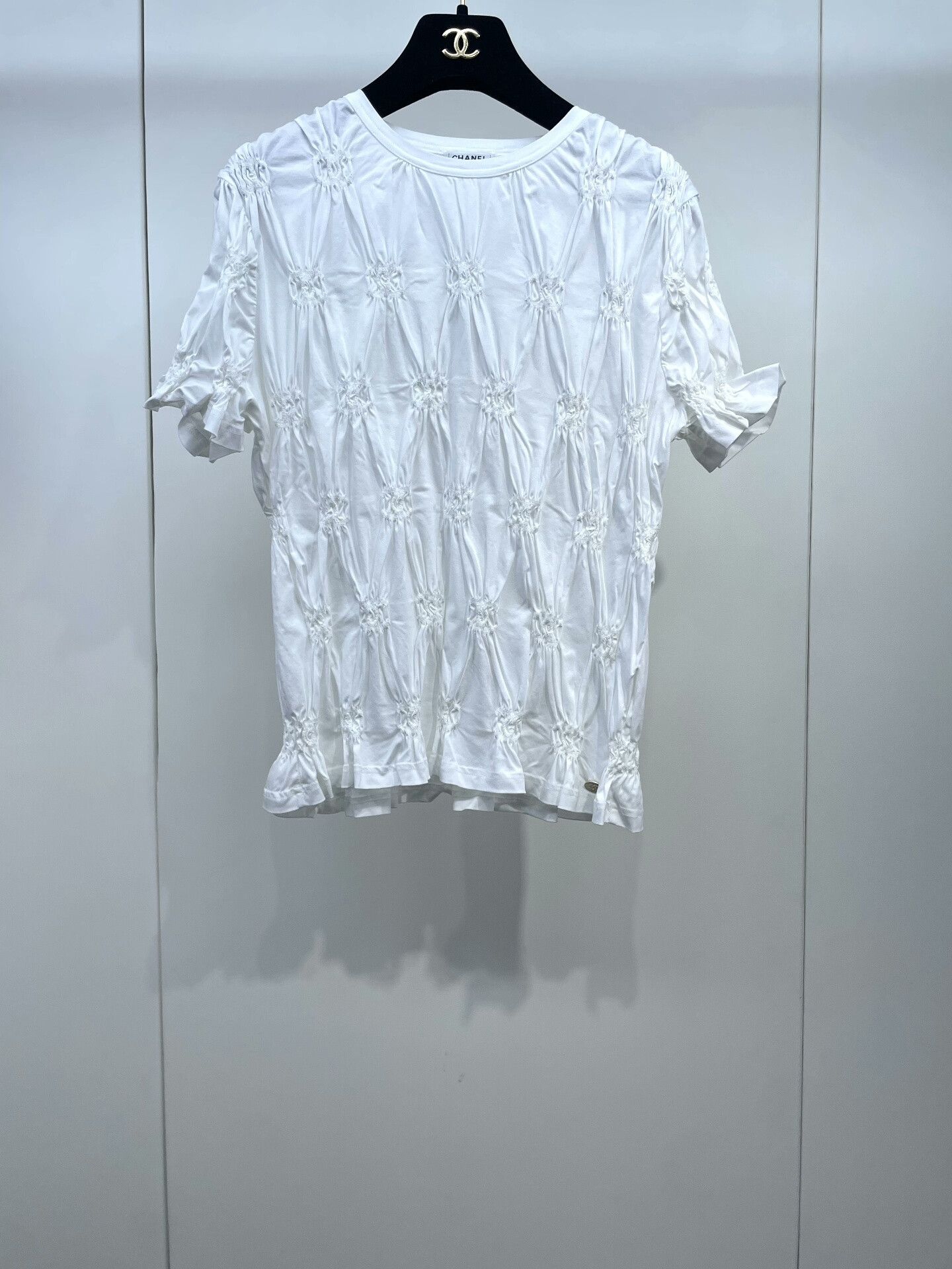 Chanel Chanel White Pleated Logo Short-Sleeve Size S / US 4 / IT 40 - 1 Thumbnail