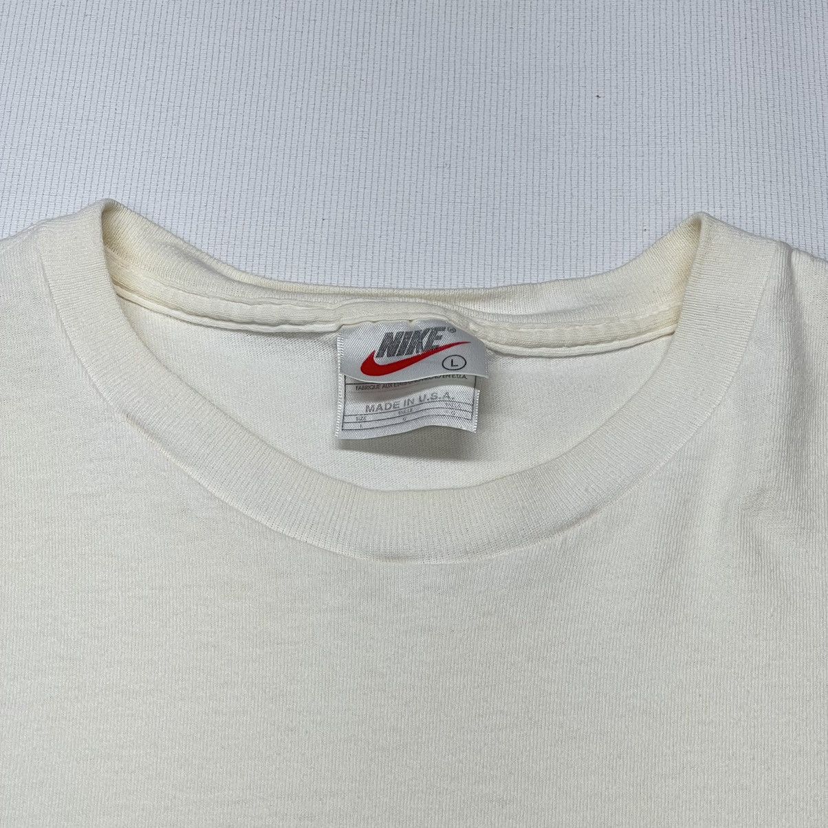 Nike × Vintage Nike Tee Shirt White 3D Logo Rubber Patch Swoosh 90s Size US L / EU 52-54 / 3 - 4 Thumbnail