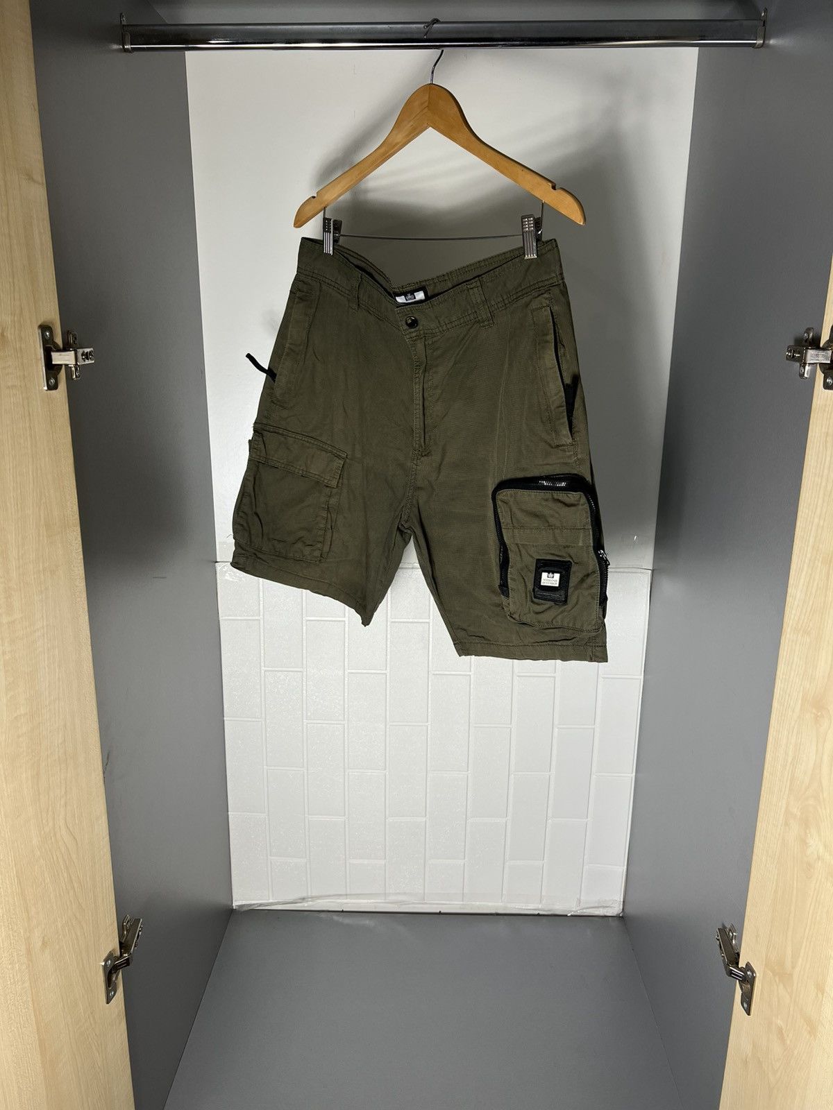 Weekend Offender VINTAGE WEEKEND OFFENDER MULTIPICKET CASUAL SHORTS Y2K 90s Size US 32 / EU 48 - 10 Thumbnail