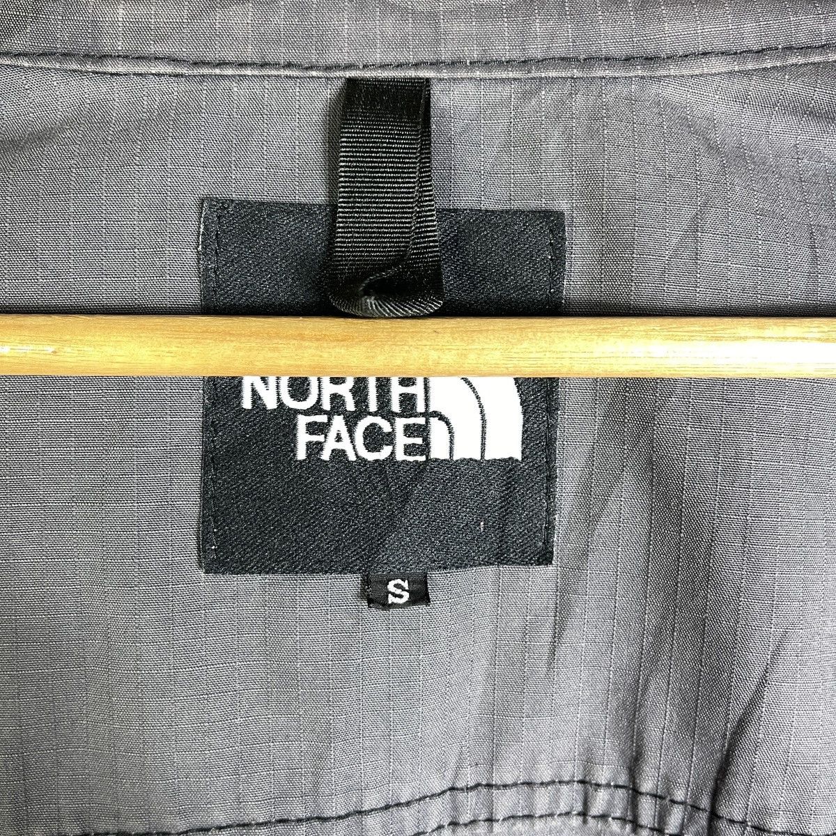 The North Face Vintage The North Face Dark Camo Field Hooded Jacket Size US S / EU 44-46 / 1 - 7 Thumbnail