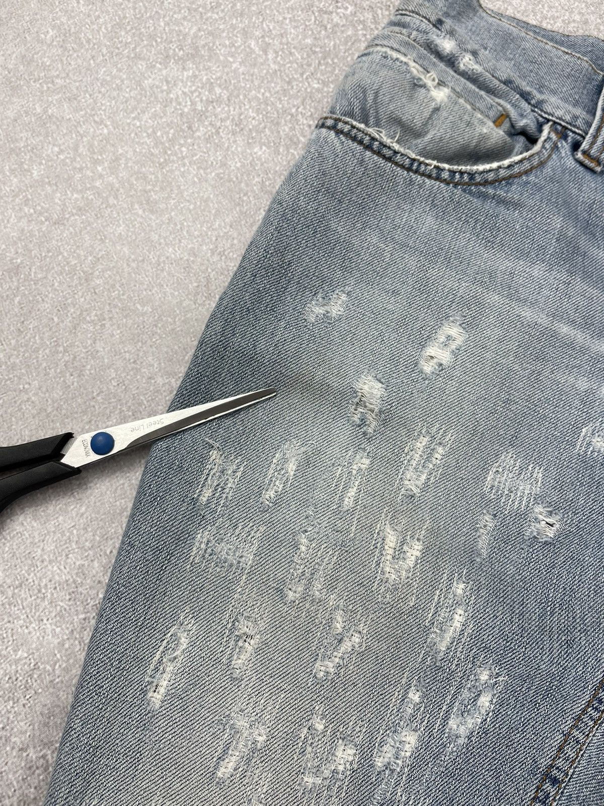 Dolce & Gabbana Vintage Dolce & Gabbana Distressed Denim Cropped Jeans Size US 31 - 8 Thumbnail