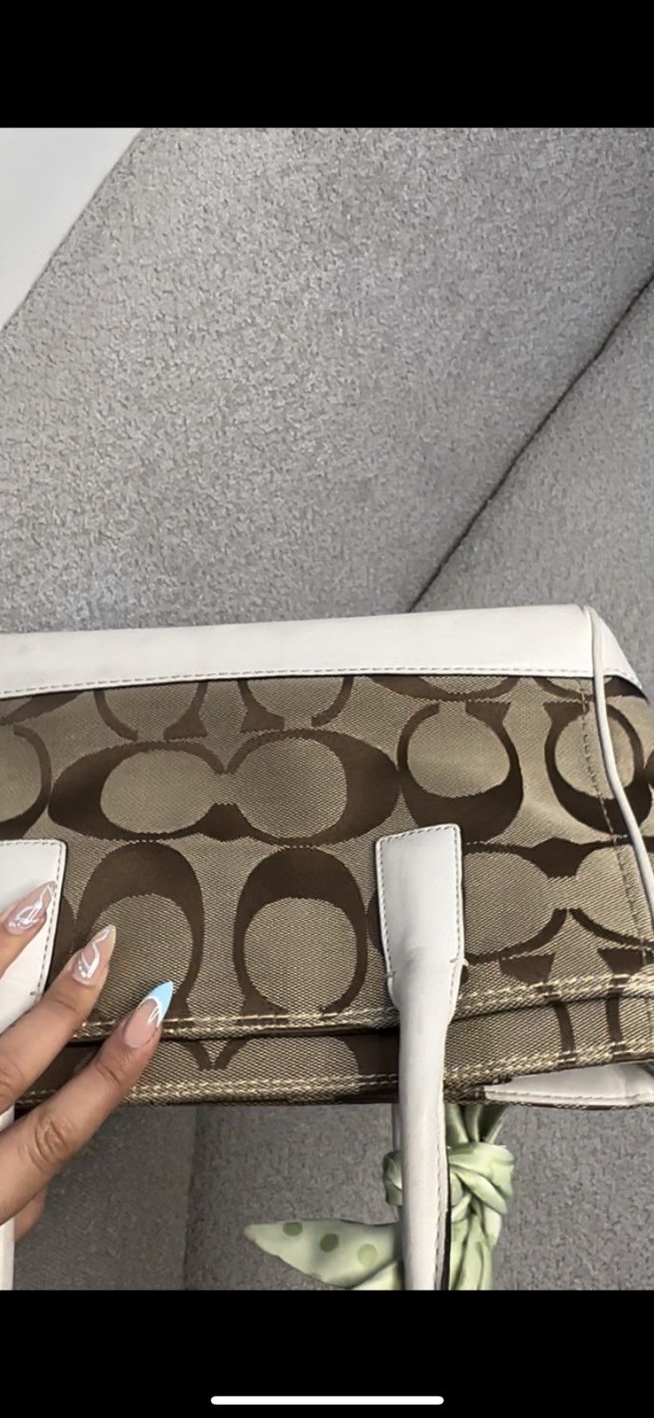 Coach 2011 coach bag with a cute bow tie 🎀 Size ONE SIZE - 6 Thumbnail