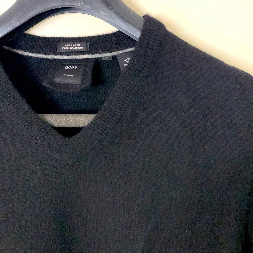 BOSS- Reg Fit VN Cashmere sweater - Small - 100% Cashmere