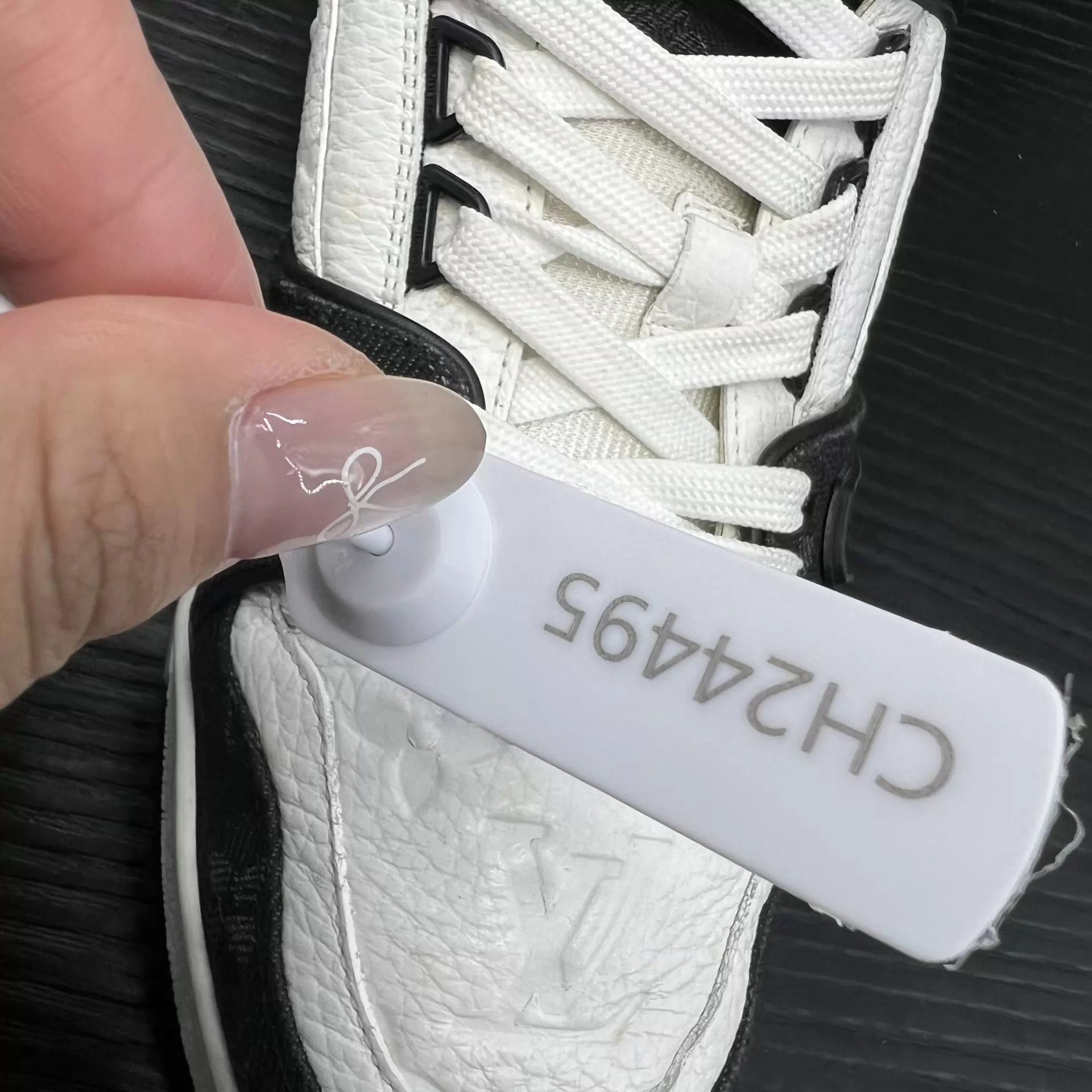 Louis Vuitton LV Trainer Black White Denim 41 Size US 8 / EU 41 - 9 Thumbnail