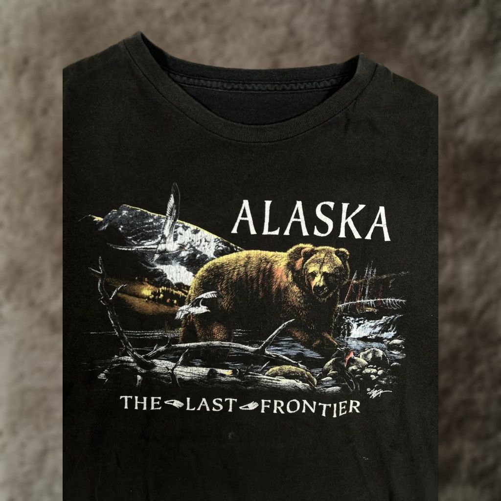 Vintage VINTAGE Alaska Bear T-Shirt Mens Large Black The Last Frontier Souvenir Nature Shirt Mens Large Black Bear Graphic Print 90s Size US L / EU 52-54 / 3 - 1 Thumbnail
