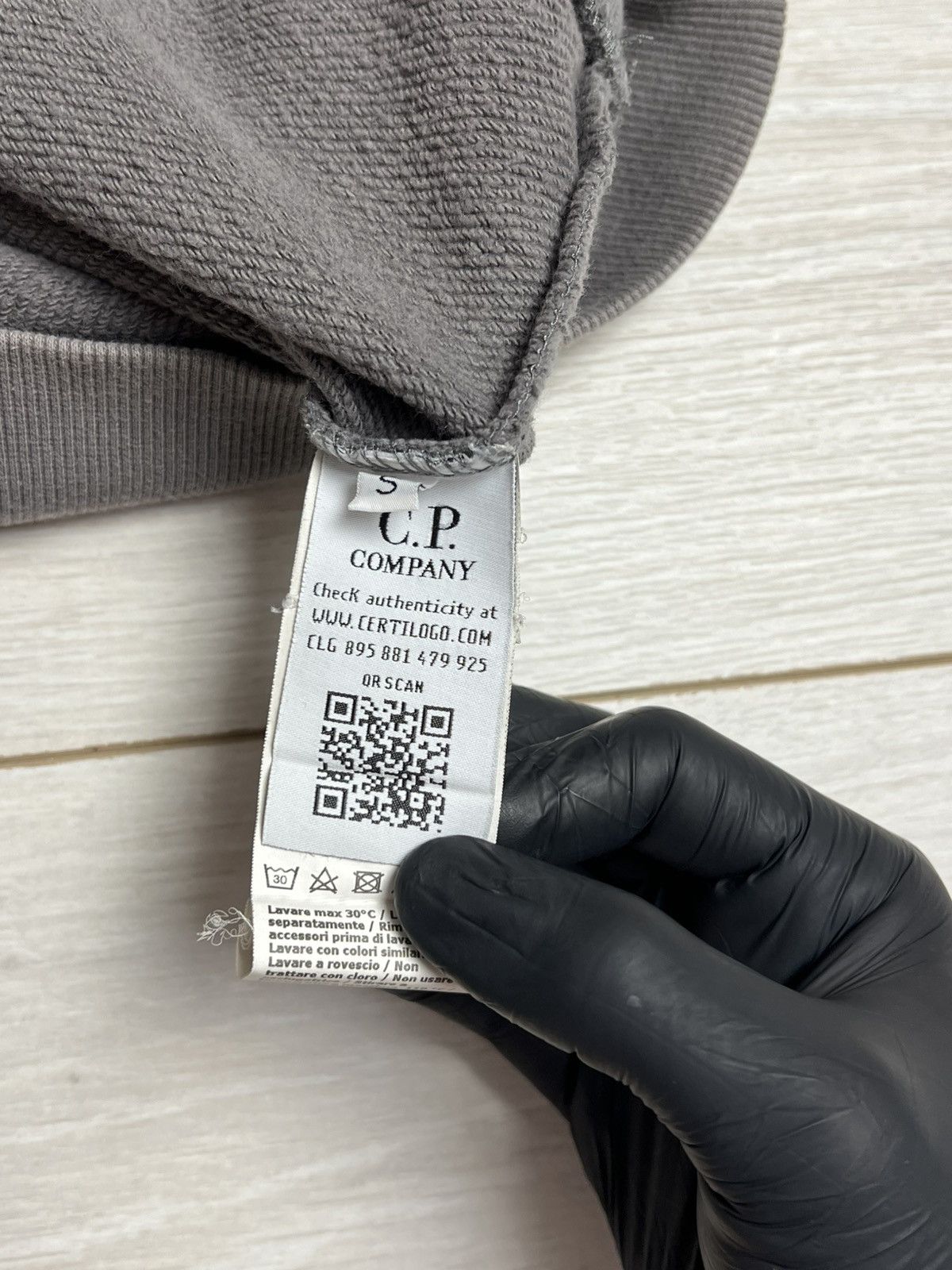 C.P. Company C.P. Company Arm Lens Crewneck Sweatshirt Grey SS20 Size US S / EU 44-46 / 1 - 14 Thumbnail