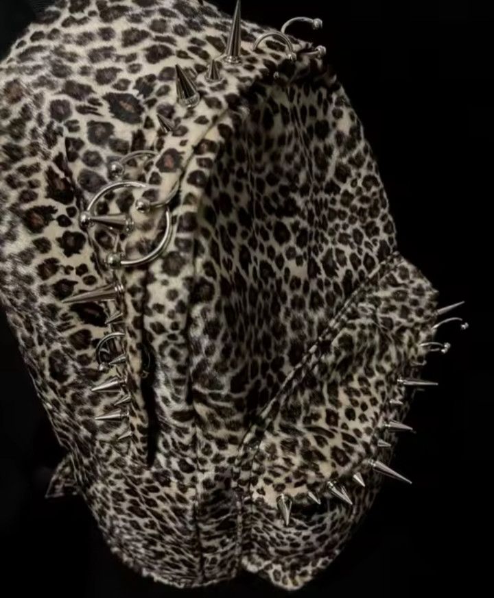 Japanese Brand Leopard stud spike backpack Size ONE SIZE - 2 Thumbnail