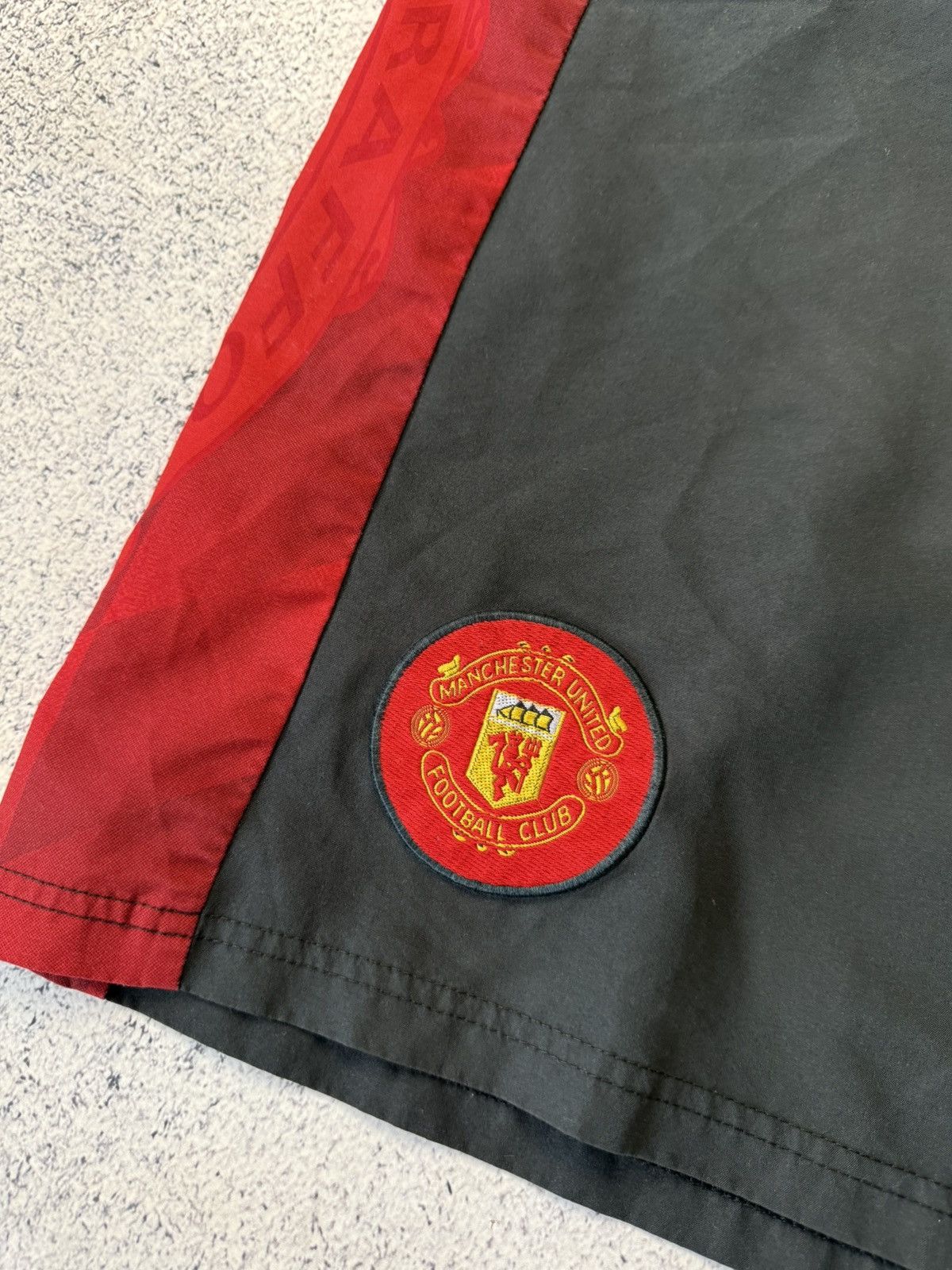 Umbro MANCHESTER UNITED 1996 FOOTBALL SOCCER SHORTS HOME UMBRO Size US 34 / EU 50 - 6 Thumbnail