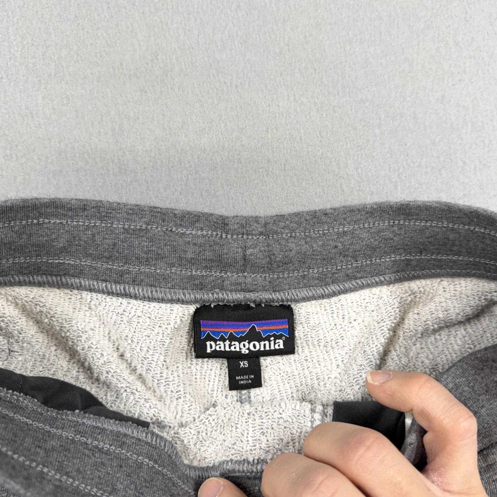 Patagonia Patagonia Shorts Mens XS Gray Sweat Fleece Elastic Waist 9 Inseam Lounge Casual Size US 27 - 4 Thumbnail