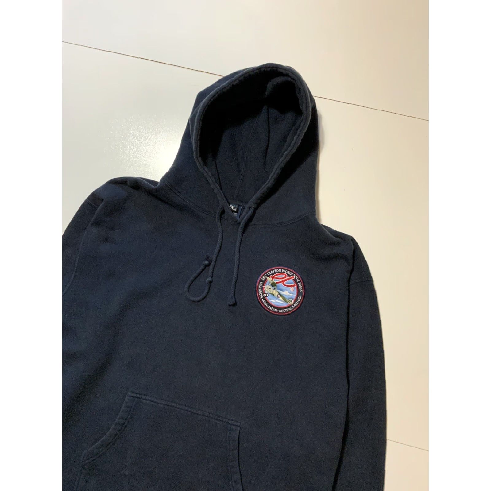 Vintage VINTAGE Eric Clapton 2006/07 World Tour Official Merch Navy Blue Pullover Hoodie XL Mens Size US XL / EU 56 / 4 - 4 Thumbnail