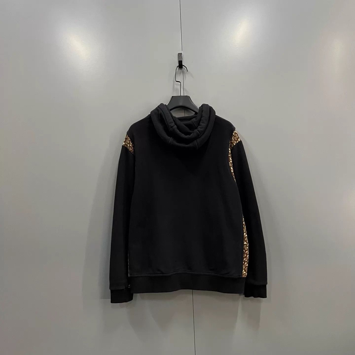 Burberry Burberry black logo hoodie M 95 new Size US M / EU 48-50 / 2 - 2 Thumbnail