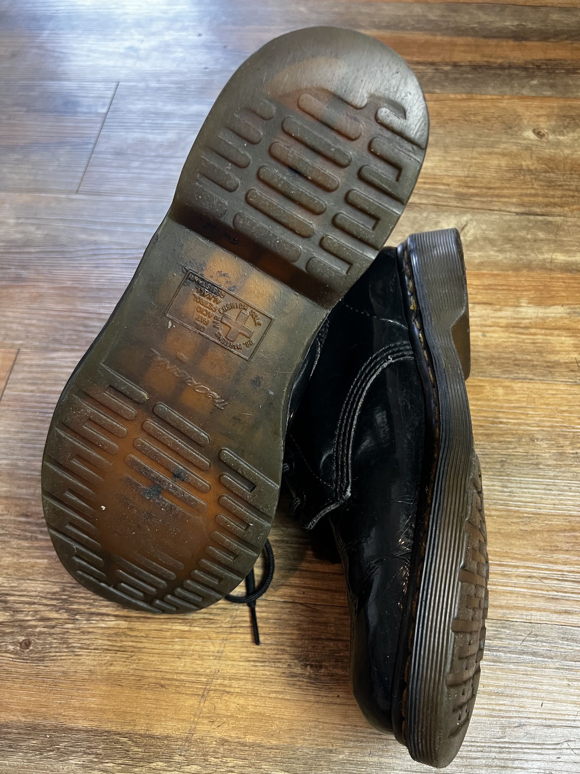 Dr. Martens Dr. Martens 1460 Black Shiny Patent Leather 8-Eye Boots Size US 9 / EU 42 - 8 Thumbnail