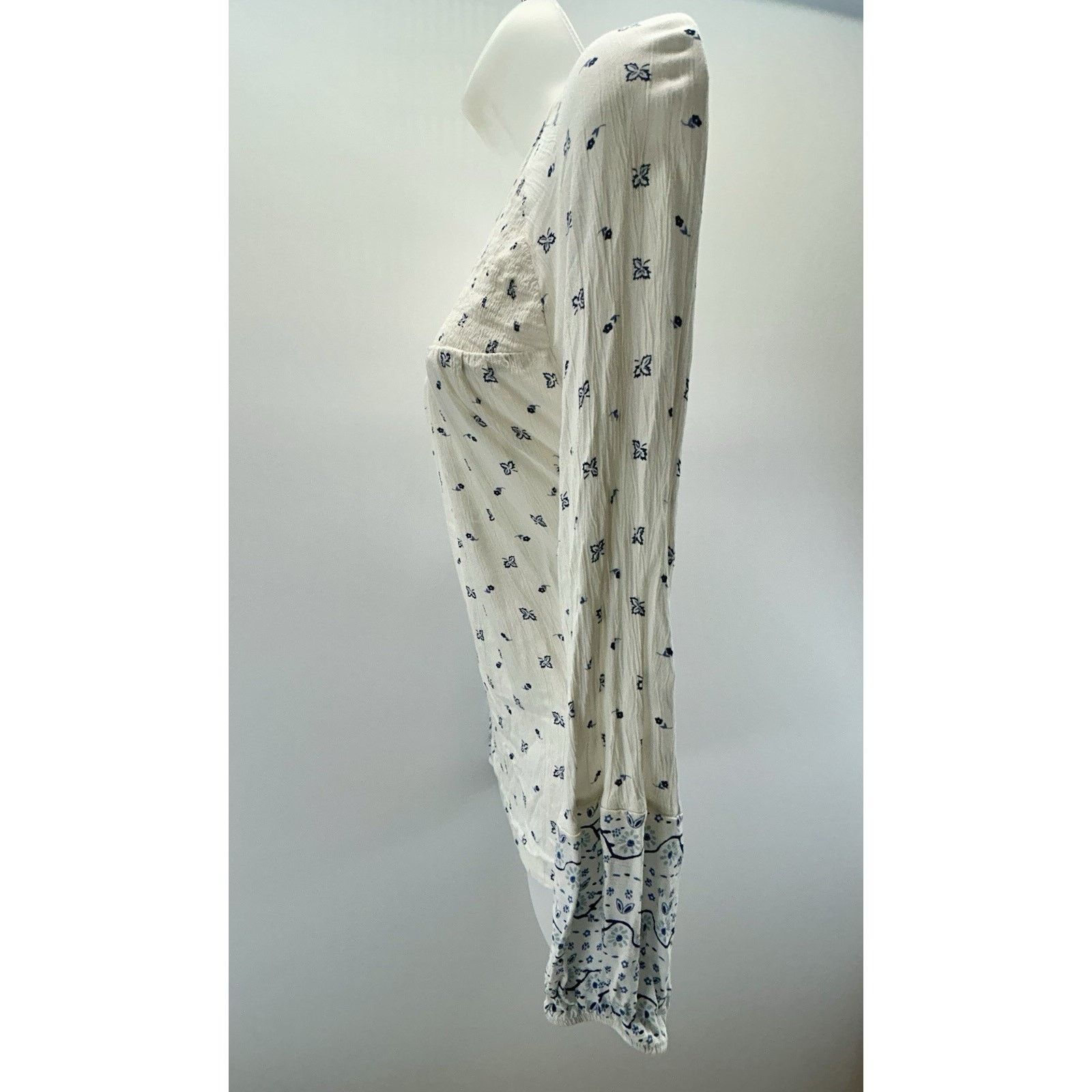 Old Navy Old Navy Women’s Blouse M White & Blue Floral Boho Peasant Size M / US 6-8 / IT 42-44 - 6 Thumbnail