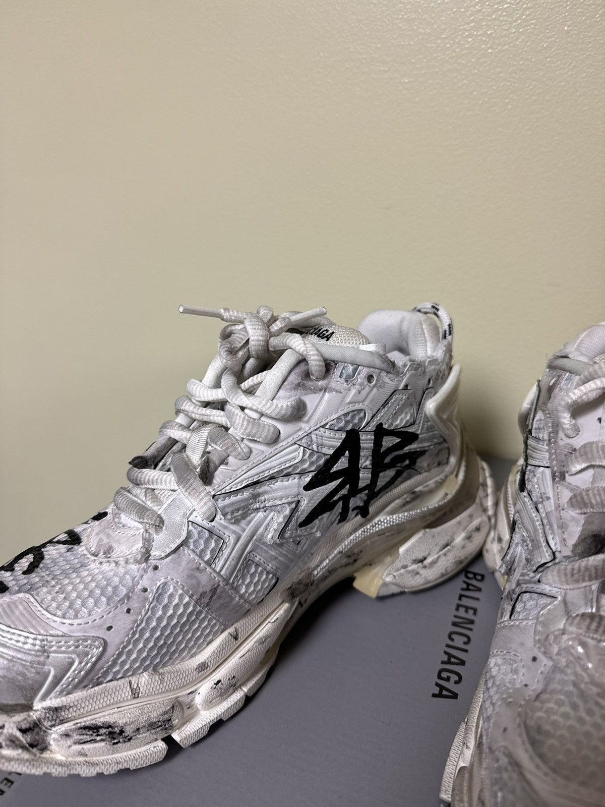 Balenciaga Balenciaga White Graffiti Runner 39 Size US 6 / EU 39 - 4 Thumbnail