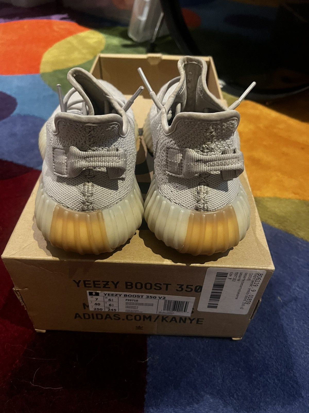 Yeezy Gently used Yeezy Boost 350 V2 Size US 7 / EU 40 - 4 Thumbnail