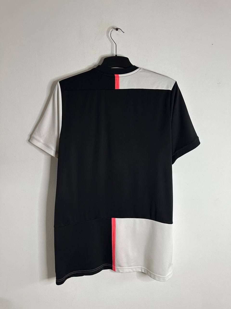Adidas Adidas Juventus Home 2019/20 Jersey L Black/White Ronaldo Size US L / EU 52-54 / 3 - 6 Thumbnail
