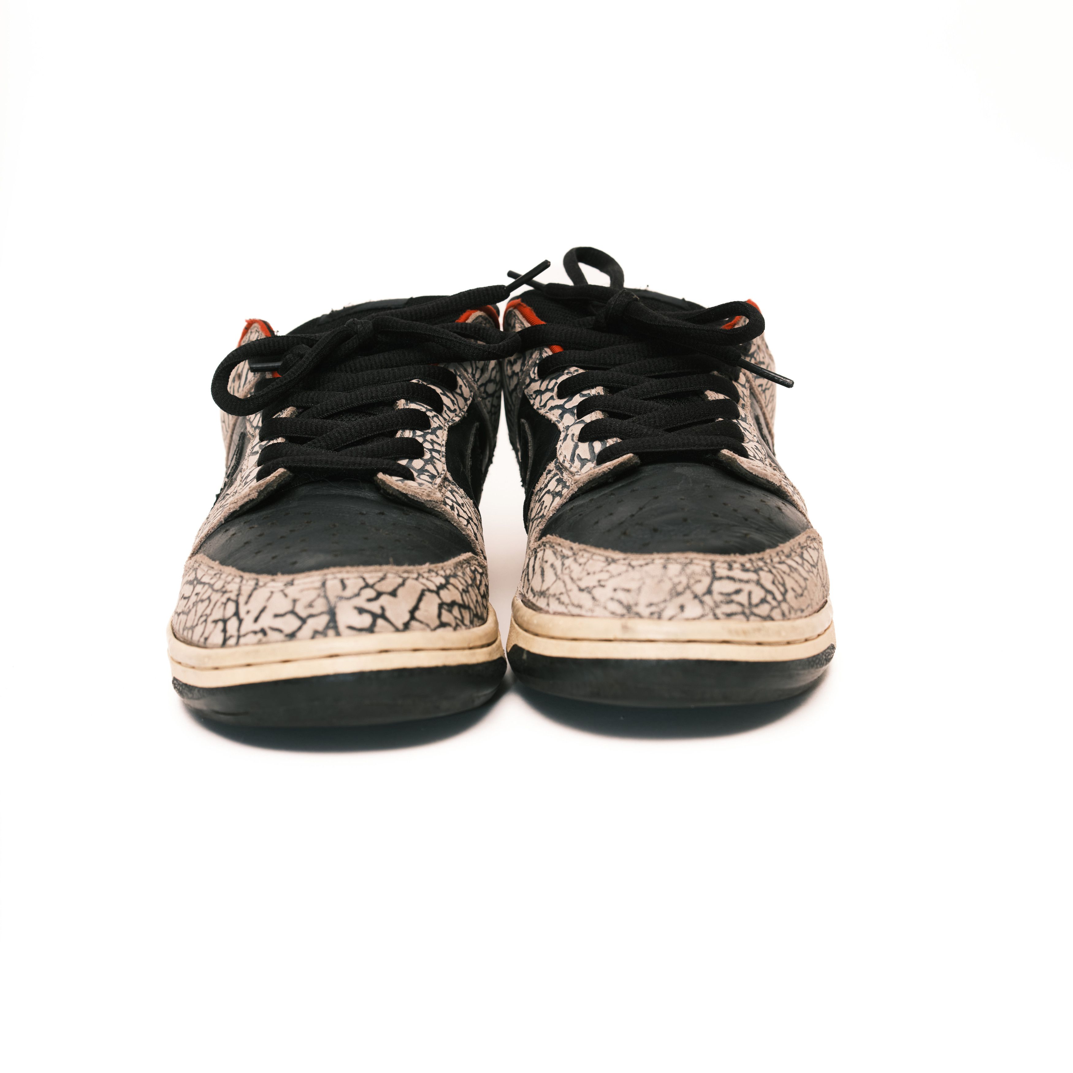 Nike × Supreme Nike SB Dunk Low Supreme Black Cement 2002 Size 10.5 Size US 10.5 / EU 43-44 - 4 Thumbnail