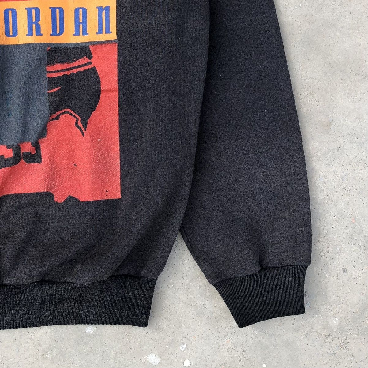 Nike Vintage Nike Air Jordan Michael Jordon Sun Faded Sweatshirts Size US L / EU 52-54 / 3 - 9 Thumbnail