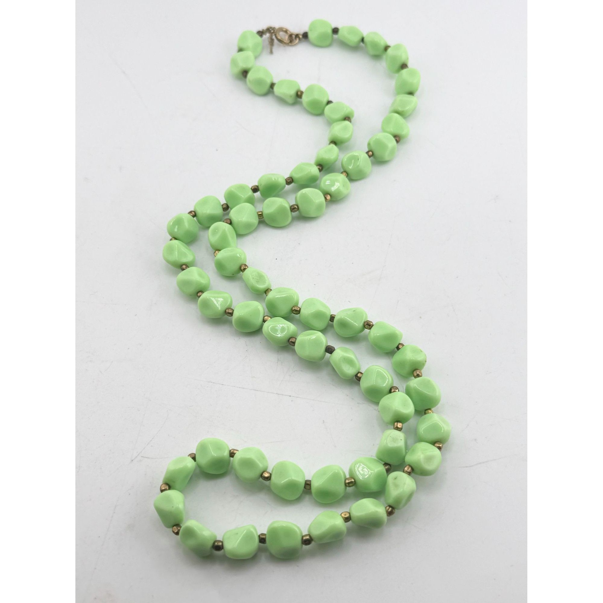 Vintage Crown Trifari vintage green beaded necklace Size ONE SIZE - 3 Thumbnail