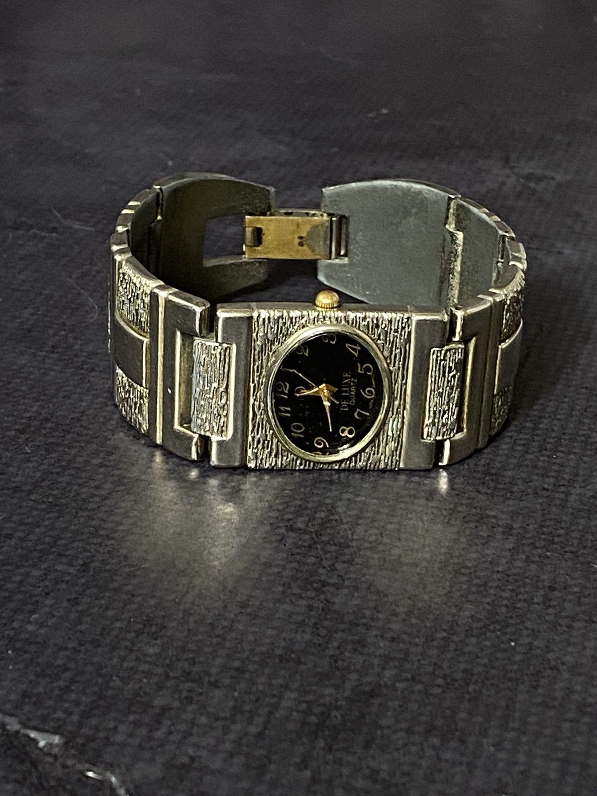 Japanese Brand Y2K De Luxe Textured Grunge Watch Size ONE SIZE - 9 Thumbnail