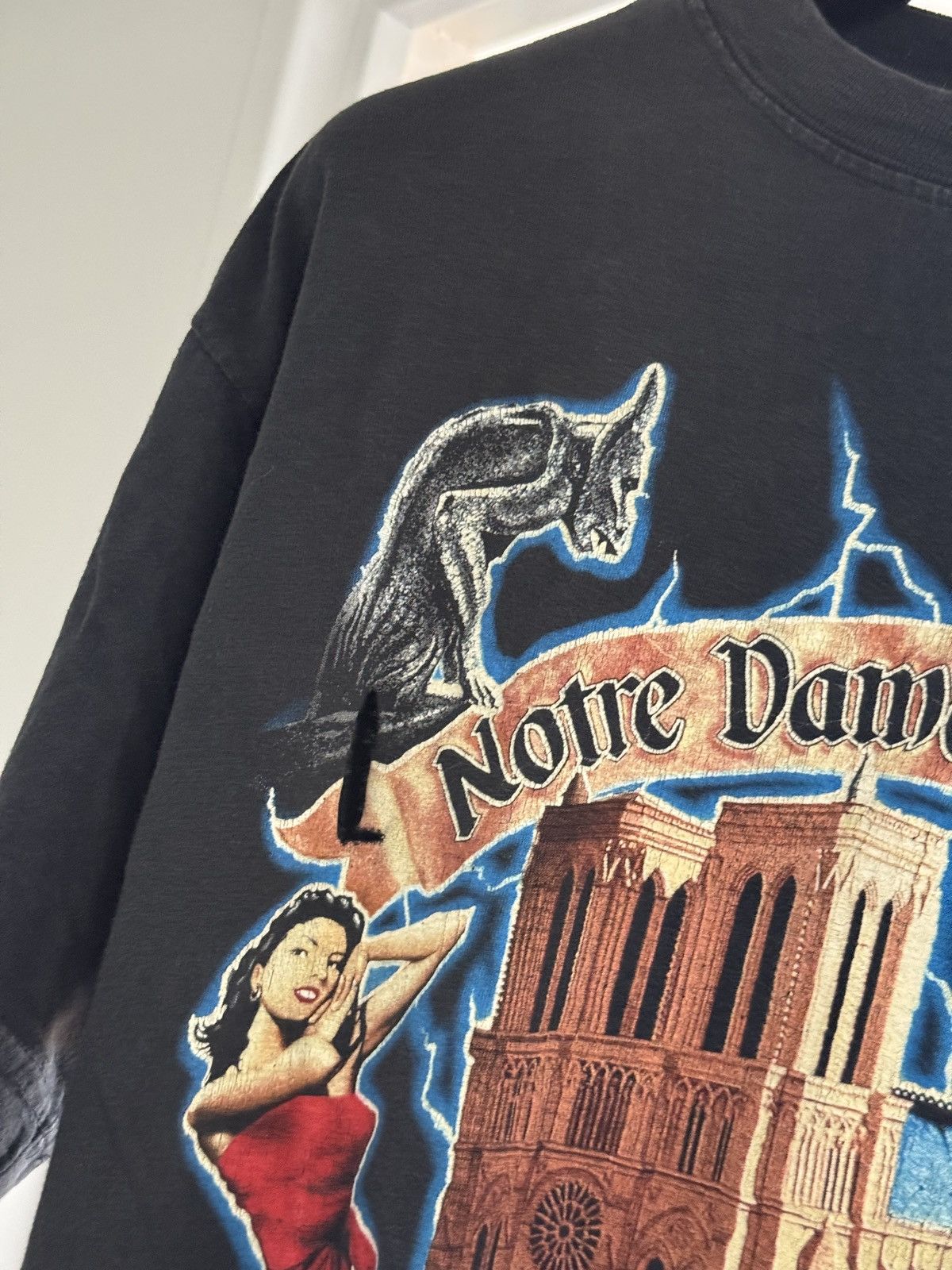 Vintage *RARE* VINTAGE PARIS NOTRE DAME CHURCH GOD QUASIMODO TV SHOW Size US XL / EU 56 / 4 - 5 Thumbnail