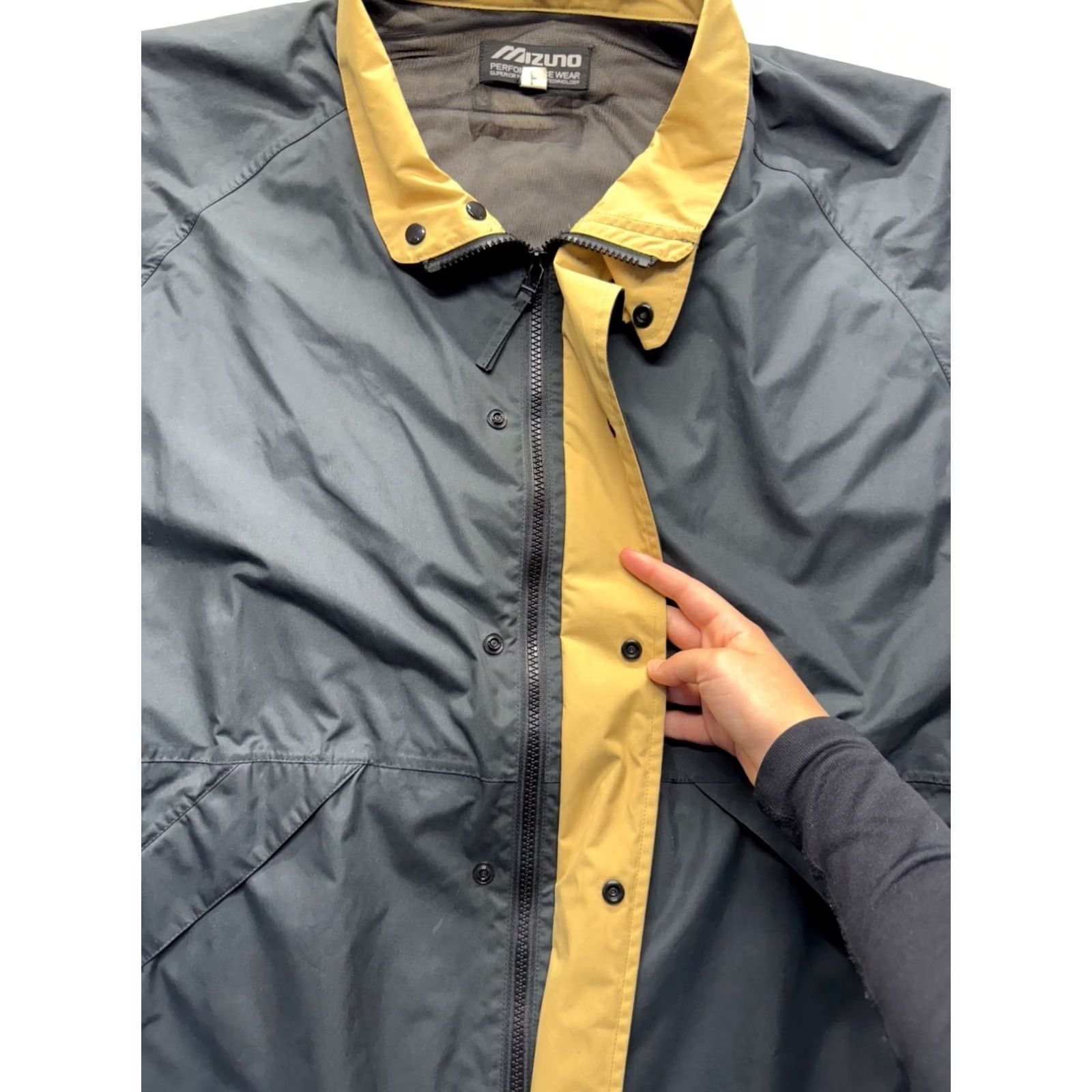 Mizuno Mizuno Jacket Windbreaker Women's XXL Black Tan Lightweight Polyester 100% Solid Windbreaker 2XL (Mizuno) Size XXL / US 16-18 / IT 52-54 - 7 Thumbnail