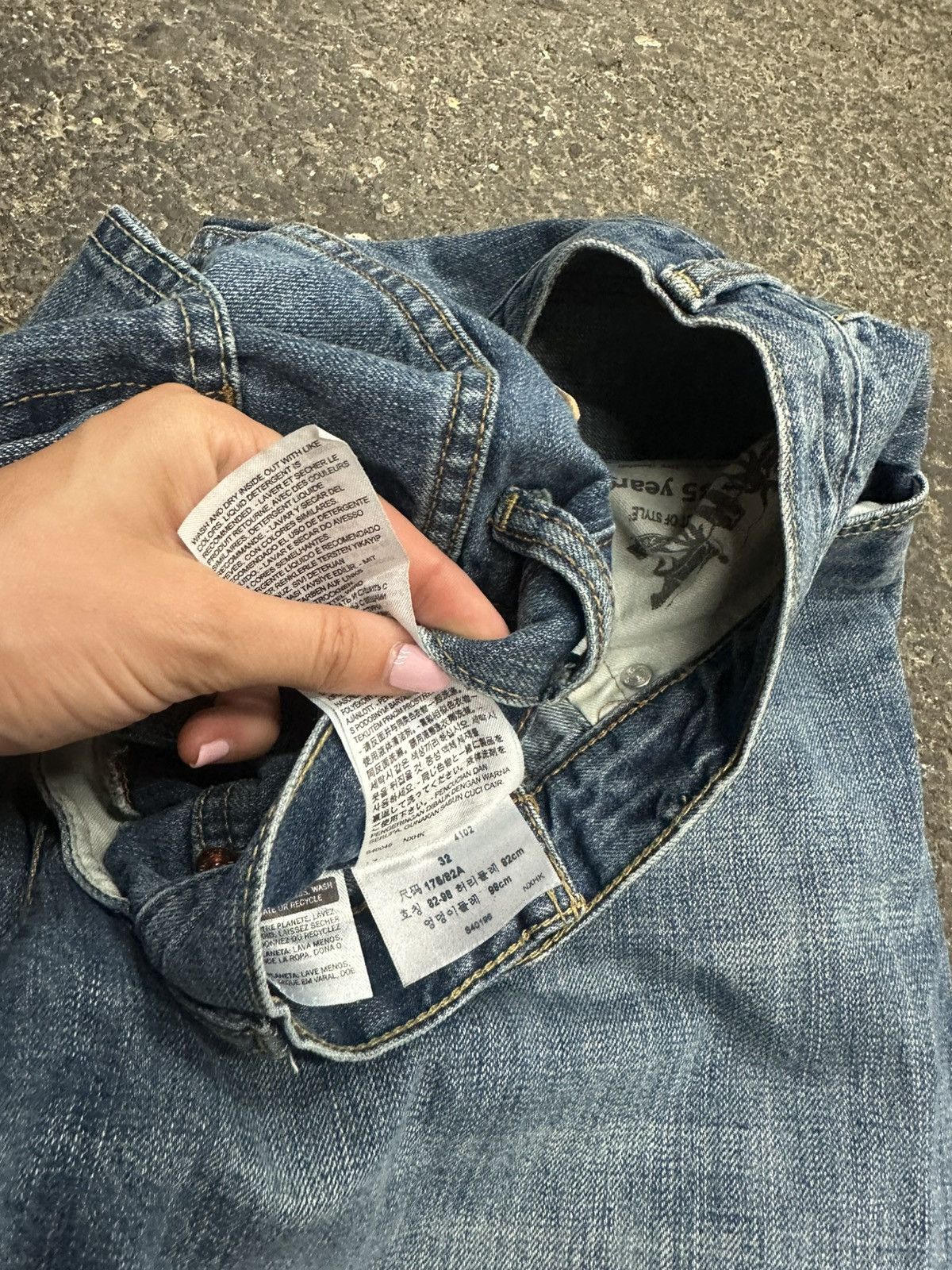 Levi's Y2K Levi’s baggy jorts Size US 30 / EU 46 - 2 Thumbnail