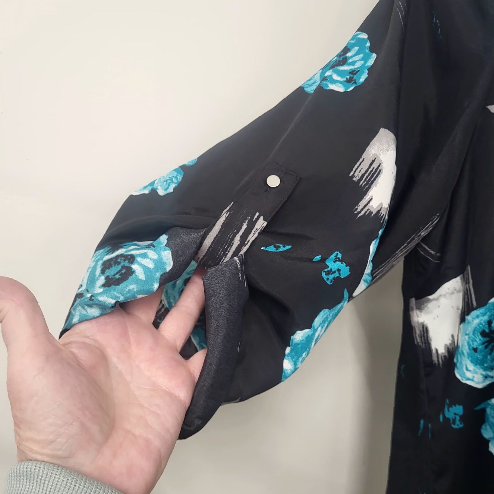 Vintage Larry Levine Blouse Women's XL Black Blue Floral Keyhole Neckline Preppy Tunic, Long Sleeve, Polyester, Regular Fit Size XL / US 12-14 / IT 48-50 - 5 Thumbnail