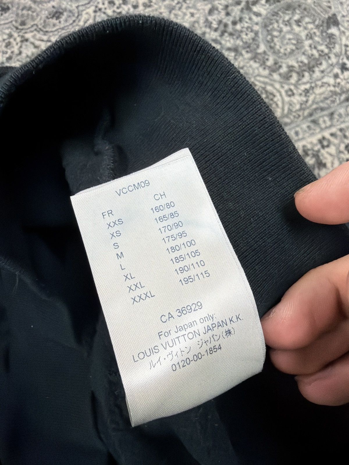 Louis Vuitton Louis Vuitton Back Logo Hooded Sweatshirt Black Size US S / EU 44-46 / 1 - 3 Thumbnail