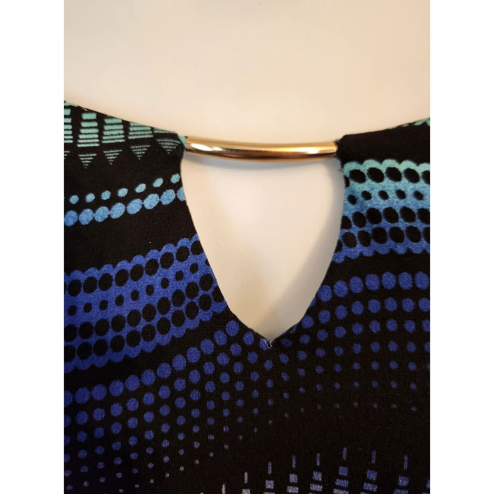 Avenue Avenue Blue White Aqua Wavy Abstract Keyhole Trim Tunic Top 2X Size XXL / US 16-18 / IT 52-54 - 2 Thumbnail