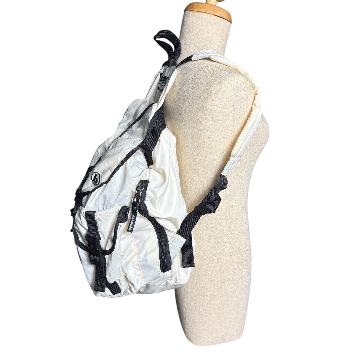 Girl Skateboards Vintage 90s Bitch Skateboards Nylon Backpack Size ONE SIZE - 4 Thumbnail